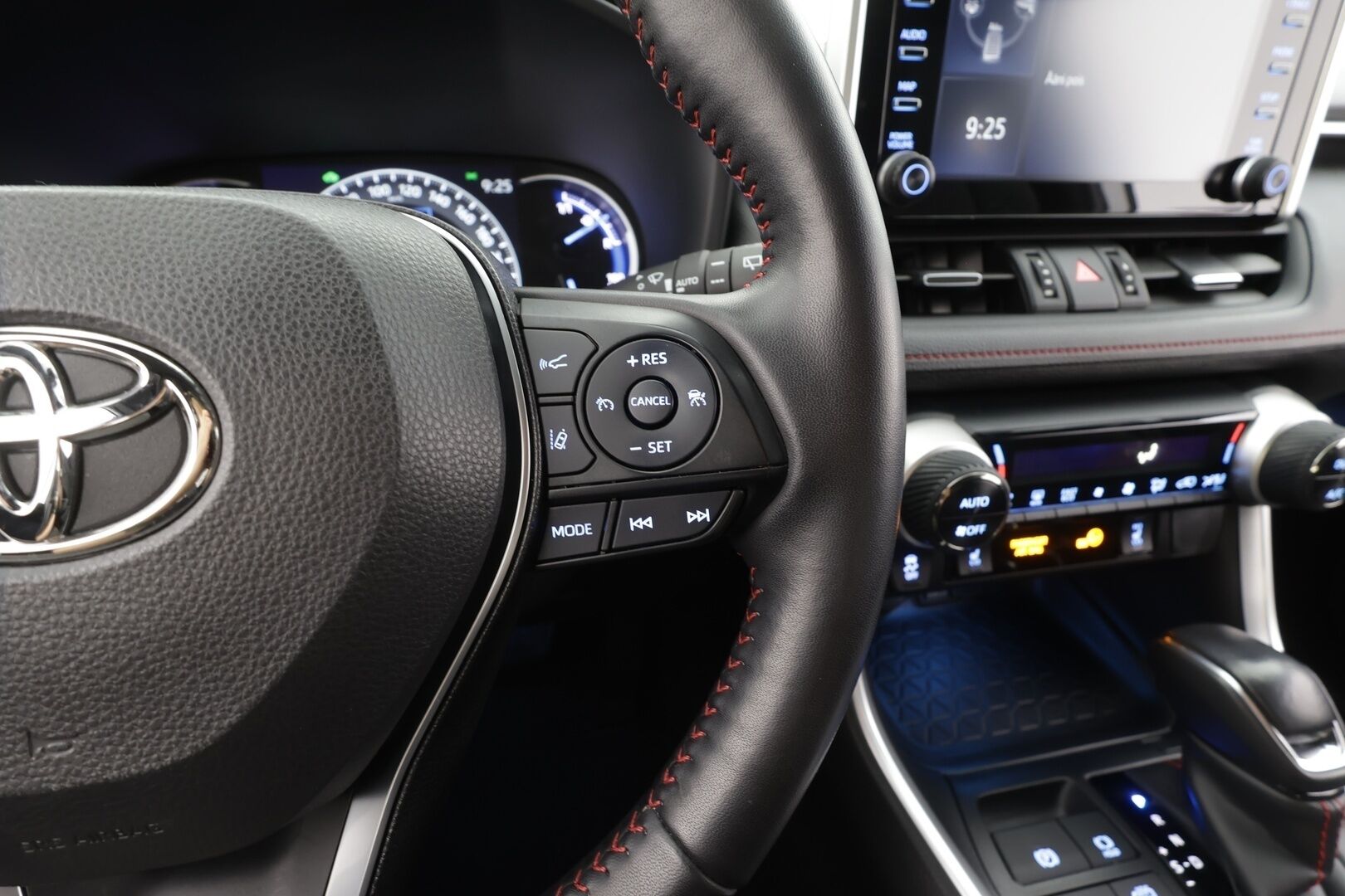 TOYOTA RAV4 PLUG-IN 2020 Active - | ACC | Koukku | ILP | Sähköpenkki | P.kamera | LTA | RSA | Keyless | LED | Apple & Android | Lämm. ratti | Sähk. takaluukku | 