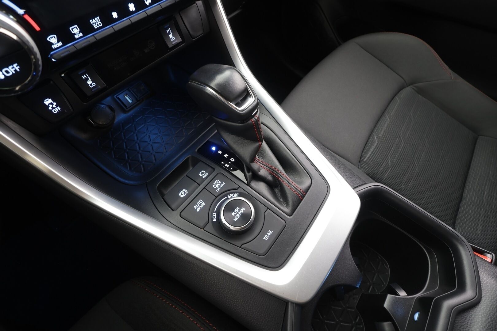 TOYOTA RAV4 PLUG-IN 2020 Active - | ACC | Koukku | ILP | Sähköpenkki | P.kamera | LTA | RSA | Keyless | LED | Apple & Android | Lämm. ratti | Sähk. takaluukku | 