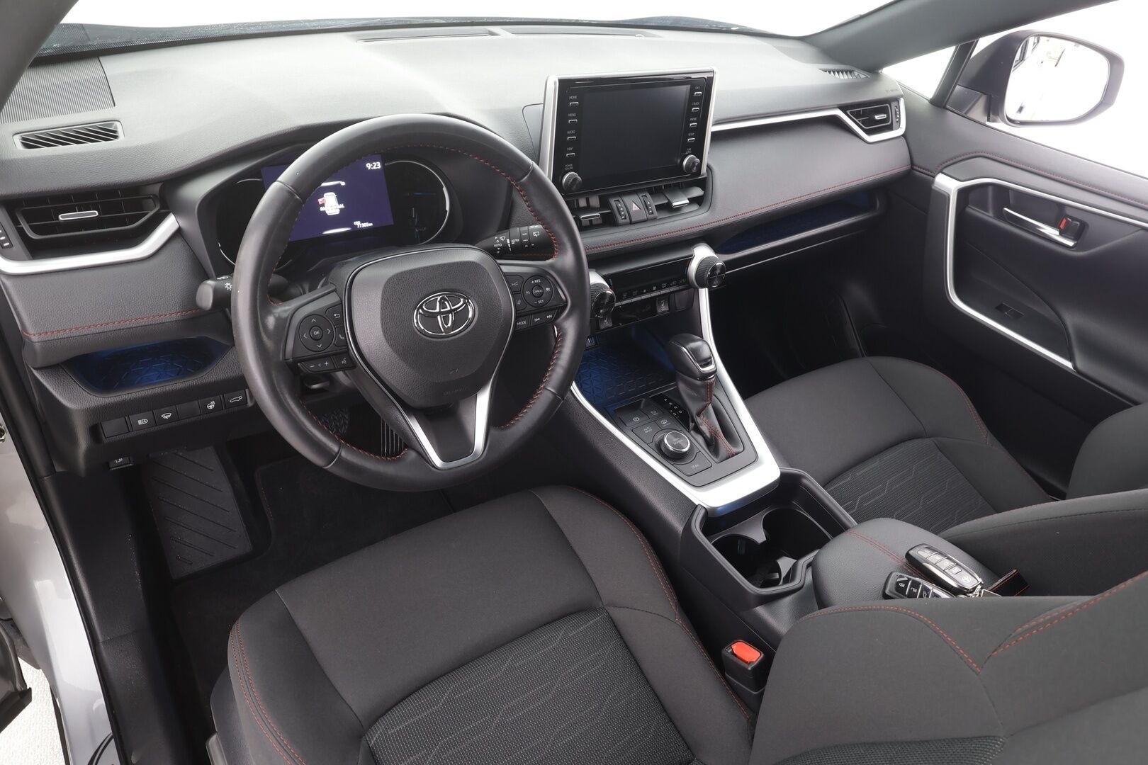 TOYOTA RAV4 PLUG-IN 2020 Active - | ACC | Koukku | ILP | Sähköpenkki | P.kamera | LTA | RSA | Keyless | LED | Apple & Android | Lämm. ratti | Sähk. takaluukku | 