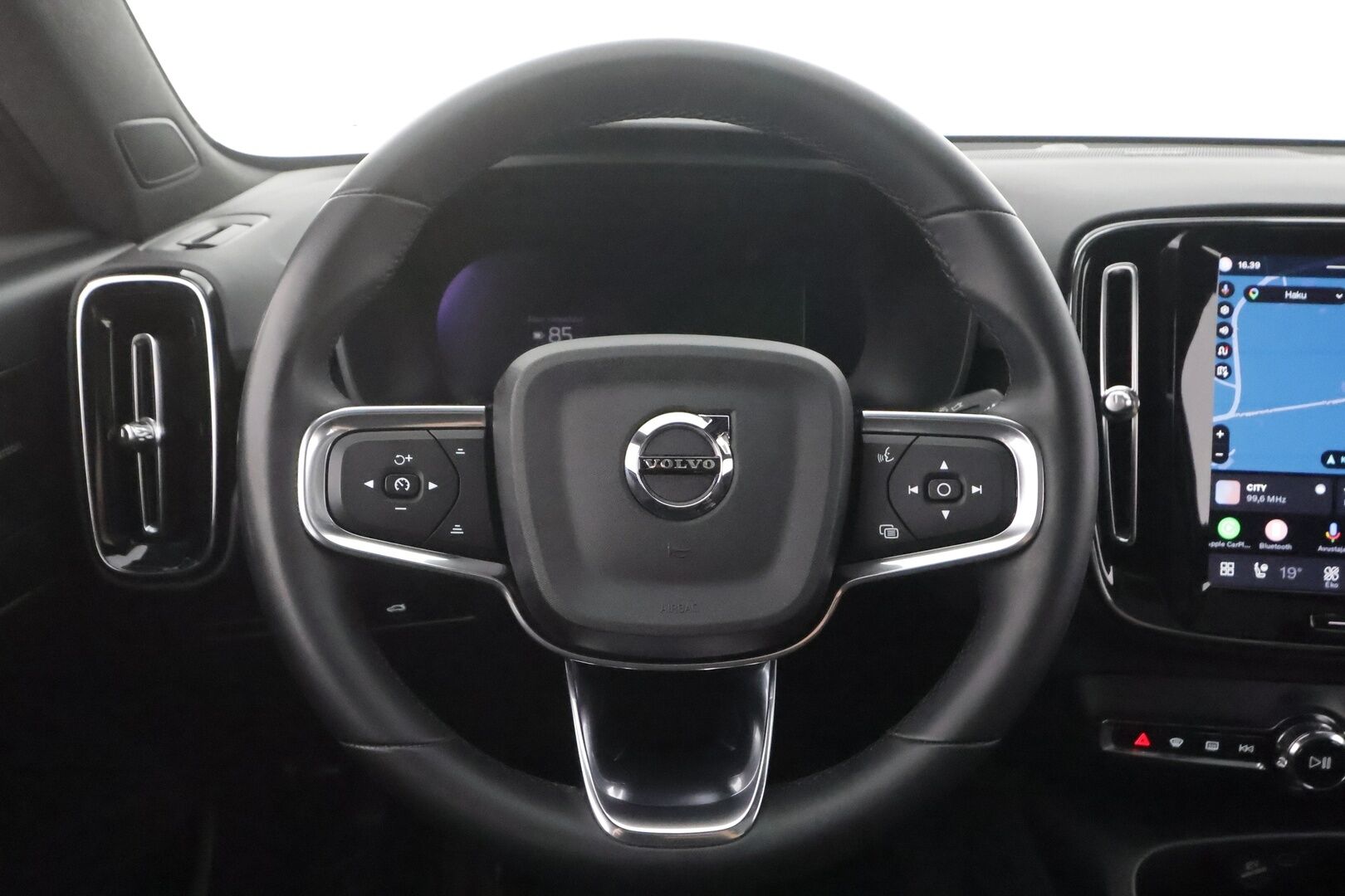 Volvo C40 2023 Recharge Twin Motor Ultimate - | ACC | ILP | Koukku | Harman/Kardon | 360° | Muistipenkki | Lasikatto | Keyless | Sporttipenkit | BLIS | Pilot assist | Merkkihuollot | ALV | 