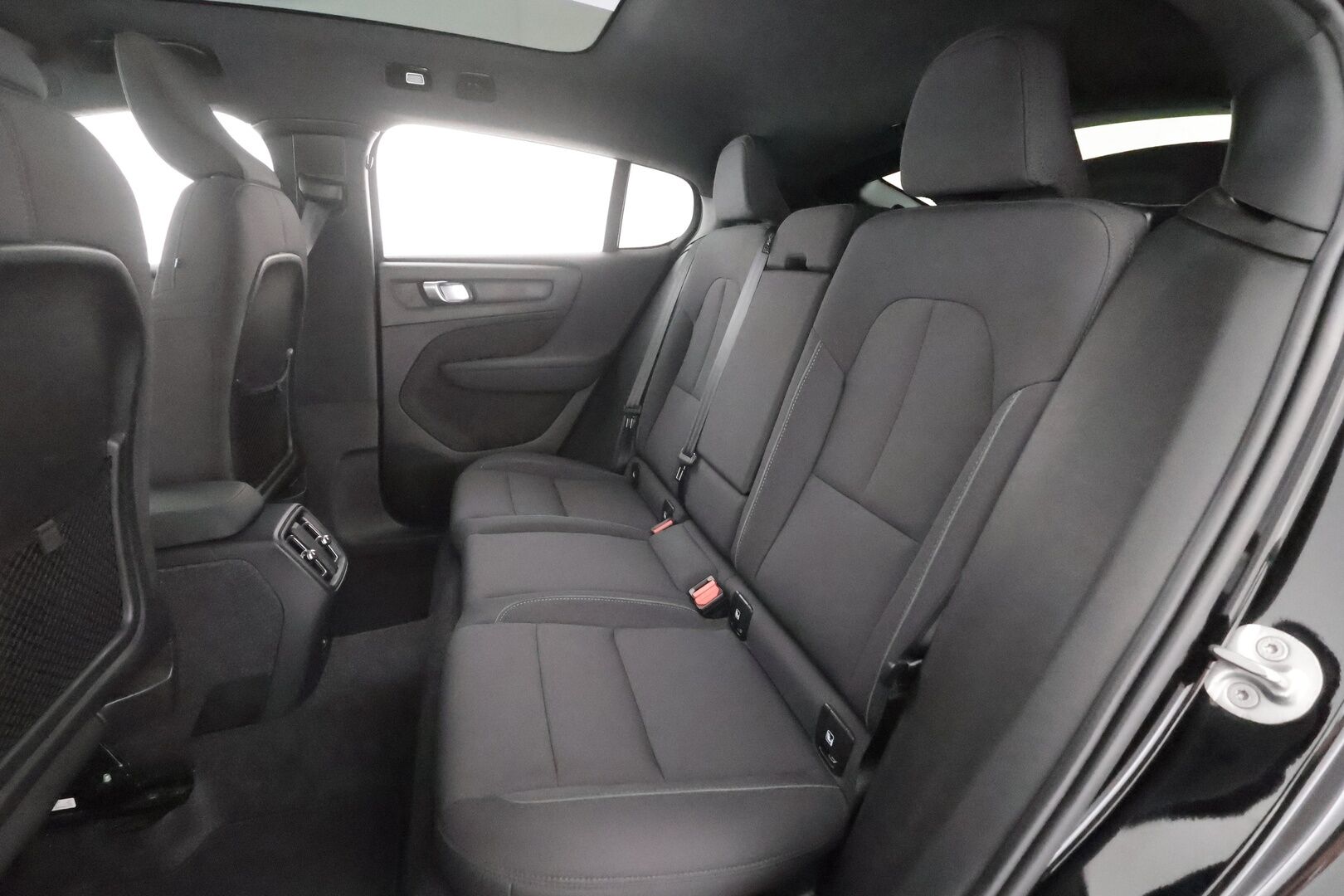 Volvo C40 2023 Recharge Twin Motor Ultimate - | ACC | ILP | Koukku | Harman/Kardon | 360° | Muistipenkki | Lasikatto | Keyless | Sporttipenkit | BLIS | Pilot assist | Merkkihuollot | ALV | 