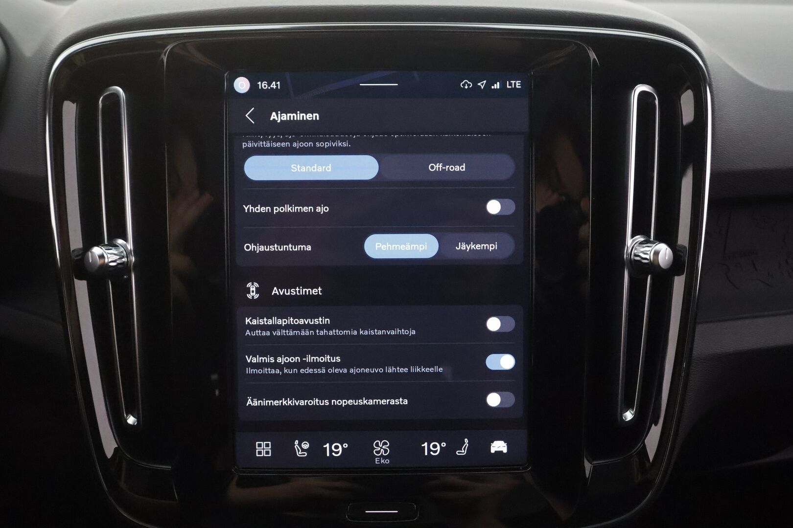 Volvo C40 2023 Recharge Twin Motor Ultimate - | ACC | ILP | Koukku | Harman/Kardon | 360° | Muistipenkki | Lasikatto | Keyless | Sporttipenkit | BLIS | Pilot assist | Merkkihuollot | ALV | 