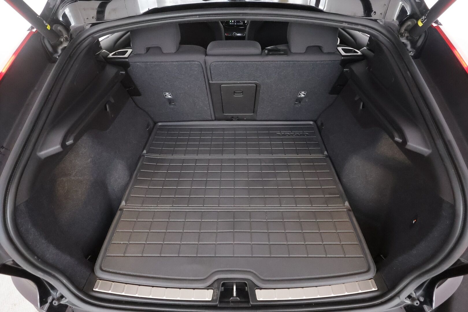 Volvo C40 2023 Recharge Twin Motor Ultimate - | ACC | ILP | Koukku | Harman/Kardon | 360° | Muistipenkki | Lasikatto | Keyless | Sporttipenkit | BLIS | Pilot assist | Merkkihuollot | ALV | 