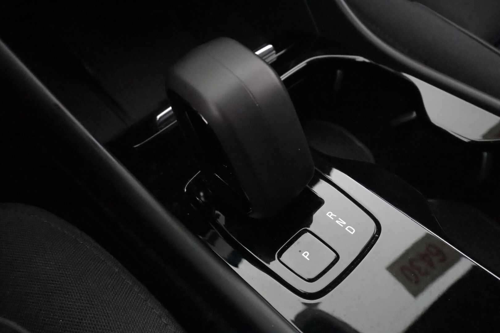Volvo C40 2023 Recharge Twin Motor Ultimate - | ACC | ILP | Koukku | Harman/Kardon | 360° | Muistipenkki | Lasikatto | Keyless | Sporttipenkit | BLIS | Pilot assist | Merkkihuollot | ALV | 