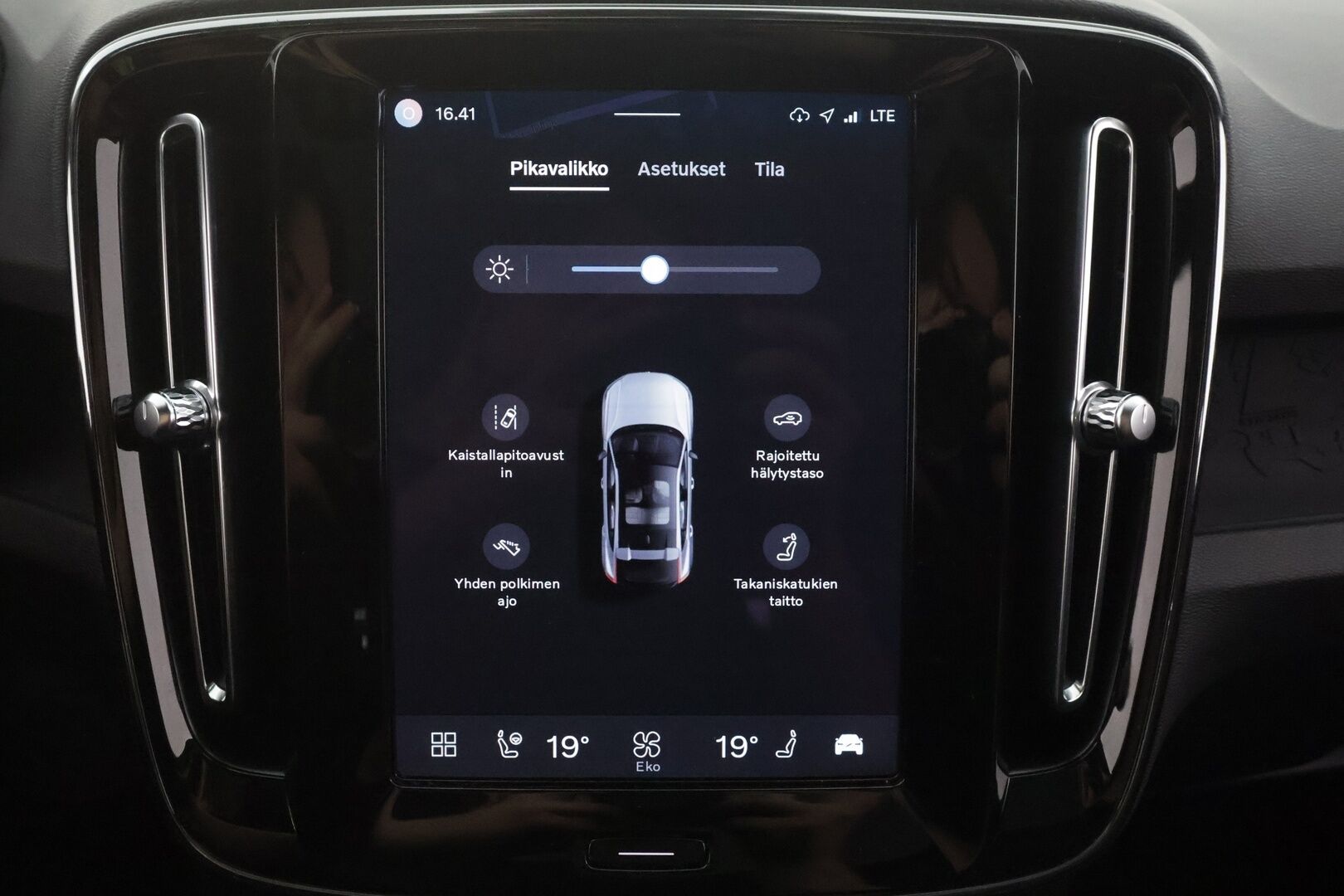 Volvo C40 2023 Recharge Twin Motor Ultimate - | ACC | ILP | Koukku | Harman/Kardon | 360° | Muistipenkki | Lasikatto | Keyless | Sporttipenkit | BLIS | Pilot assist | Merkkihuollot | ALV | 