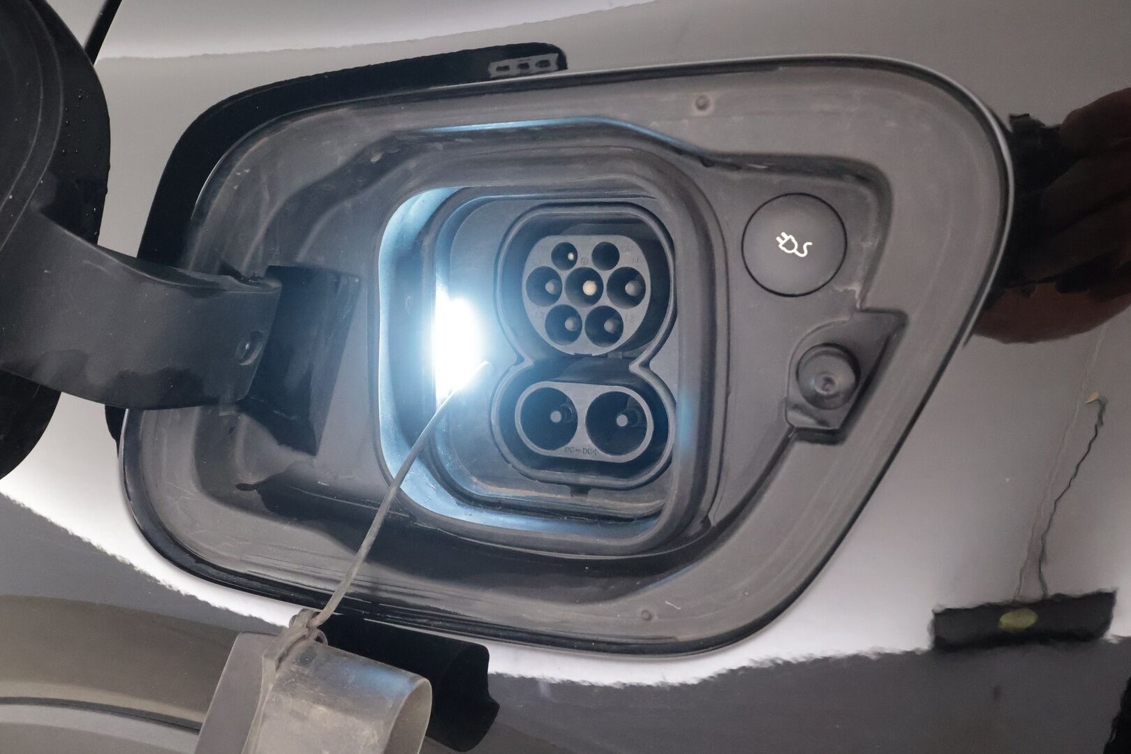 Volvo C40 2023 Recharge Twin Motor Ultimate - | ACC | ILP | Koukku | Harman/Kardon | 360° | Muistipenkki | Lasikatto | Keyless | Sporttipenkit | BLIS | Pilot assist | Merkkihuollot | ALV | 