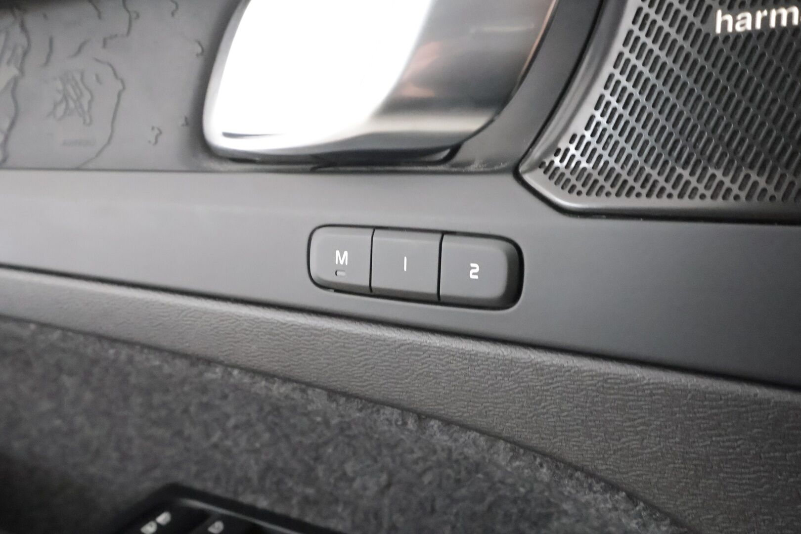 Volvo C40 2023 Recharge Twin Motor Ultimate - | ACC | ILP | Koukku | Harman/Kardon | 360° | Muistipenkki | Lasikatto | Keyless | Sporttipenkit | BLIS | Pilot assist | Merkkihuollot | ALV | 