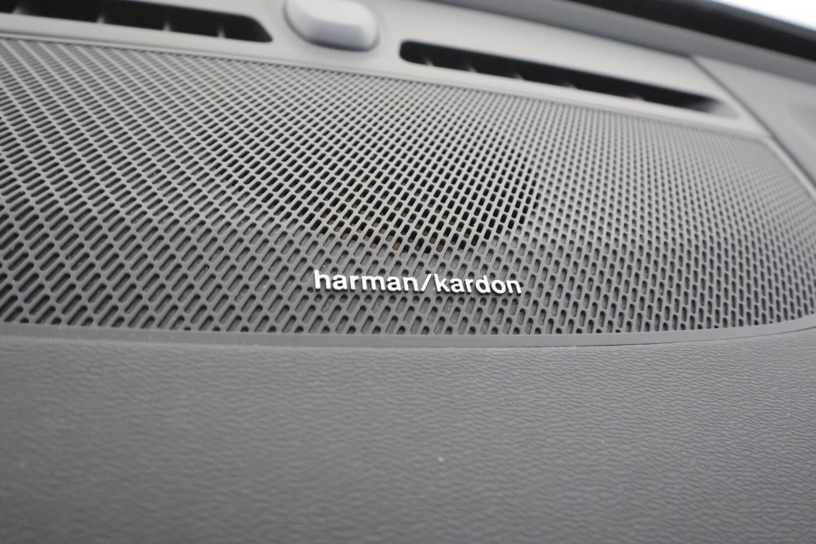Volvo C40 2023 Recharge Twin Motor Ultimate - | ACC | ILP | Koukku | Harman/Kardon | 360° | Muistipenkki | Lasikatto | Keyless | Sporttipenkit | BLIS | Pilot assist | Merkkihuollot | ALV | 