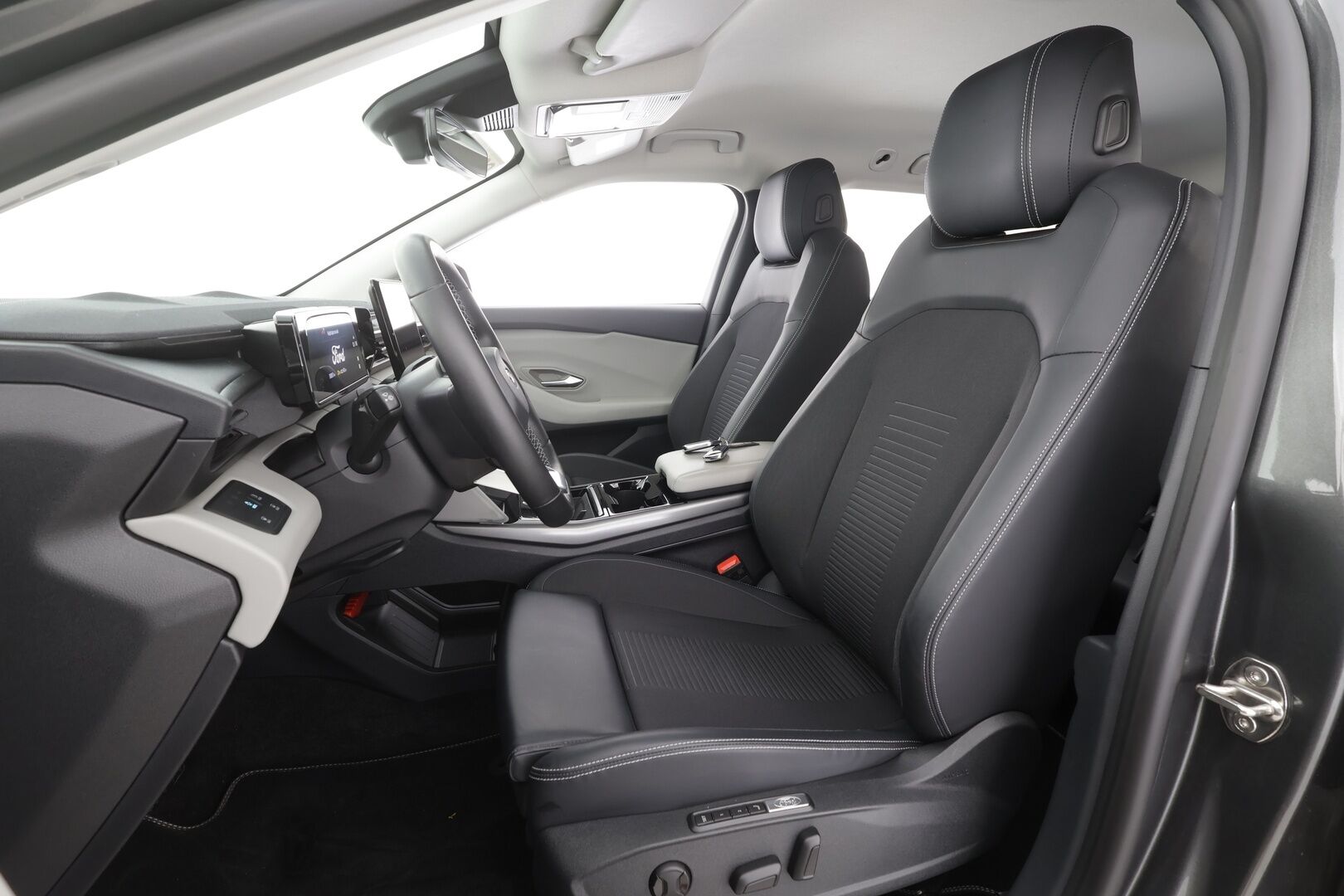 FORD EXPLORER 2025 RWD Extended Range - | ACC | ILP | Muistipenkit | Sporttipenkit | Puolinahat | P.kamera | Keyless | Kaistavahti | Akuston esilämmitys | BSM | RCTA | Navi |   