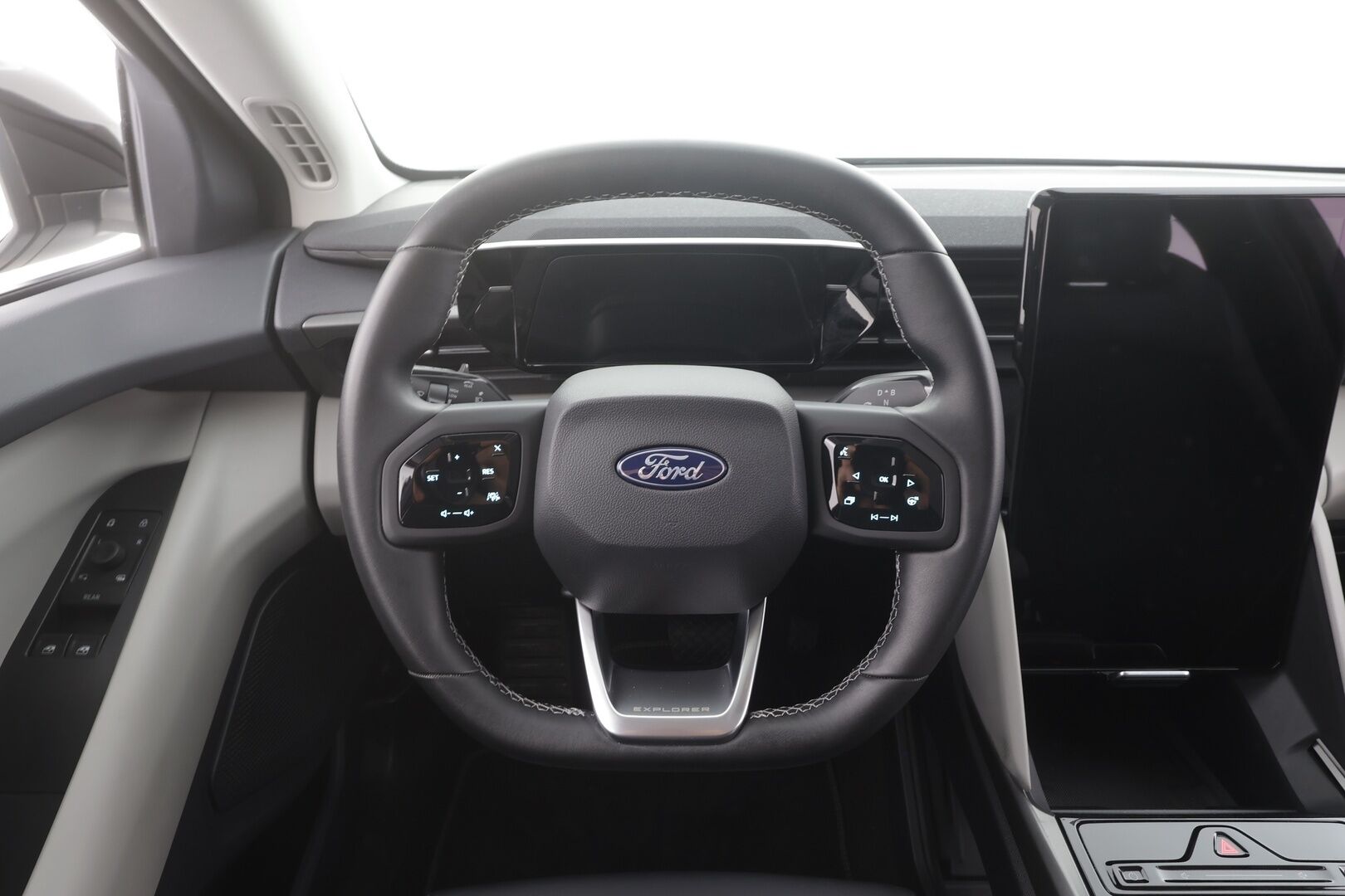 FORD EXPLORER 2025 RWD Extended Range - | ACC | ILP | Muistipenkit | Sporttipenkit | Puolinahat | P.kamera | Keyless | Kaistavahti | Akuston esilämmitys | BSM | RCTA | Navi |   