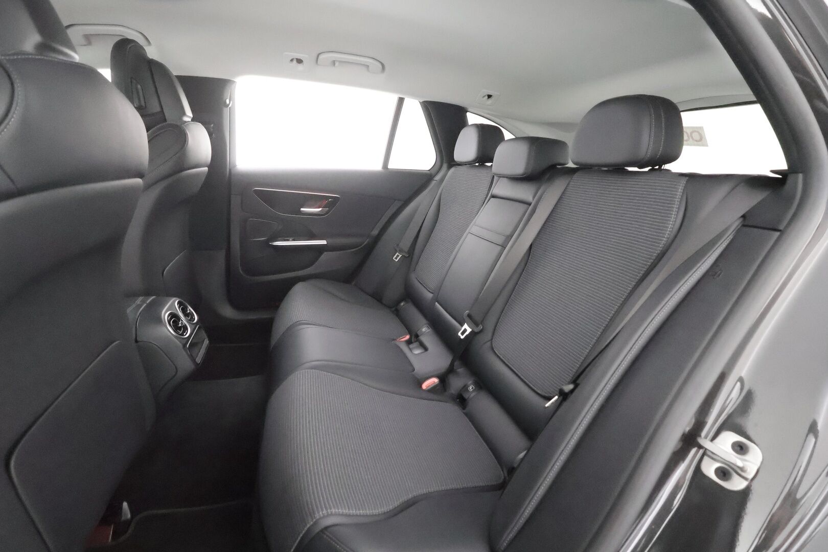 Mercedes-Benz C 2023 300 e T A Business Avantgarde - | Distronic+ | Koukku | High Performance LED | Burmester | P.kamera | Osasähköt puolinahoilla | Apple&Android | Kahdet Renkaat | Koti&Kauppalaturi |
