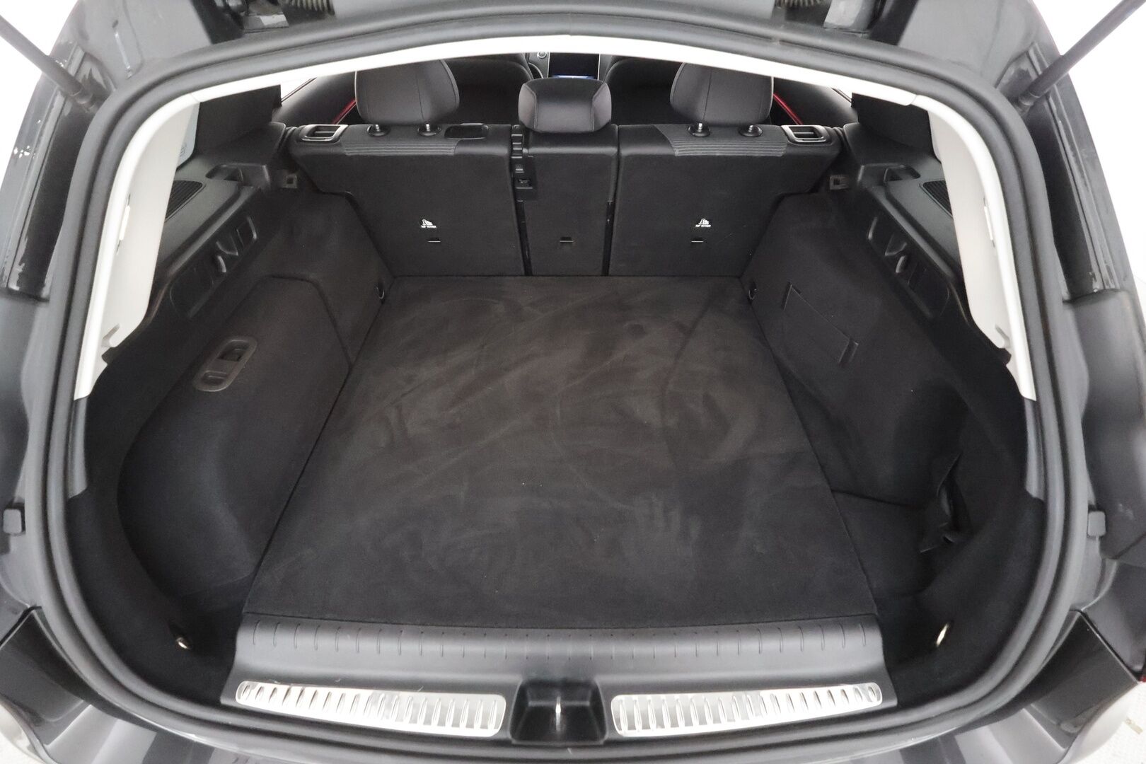 Mercedes-Benz C 2023 300 e T A Business Avantgarde - | Distronic+ | Koukku | High Performance LED | Burmester | P.kamera | Osasähköt puolinahoilla | Apple&Android | Kahdet Renkaat | Koti&Kauppalaturi |