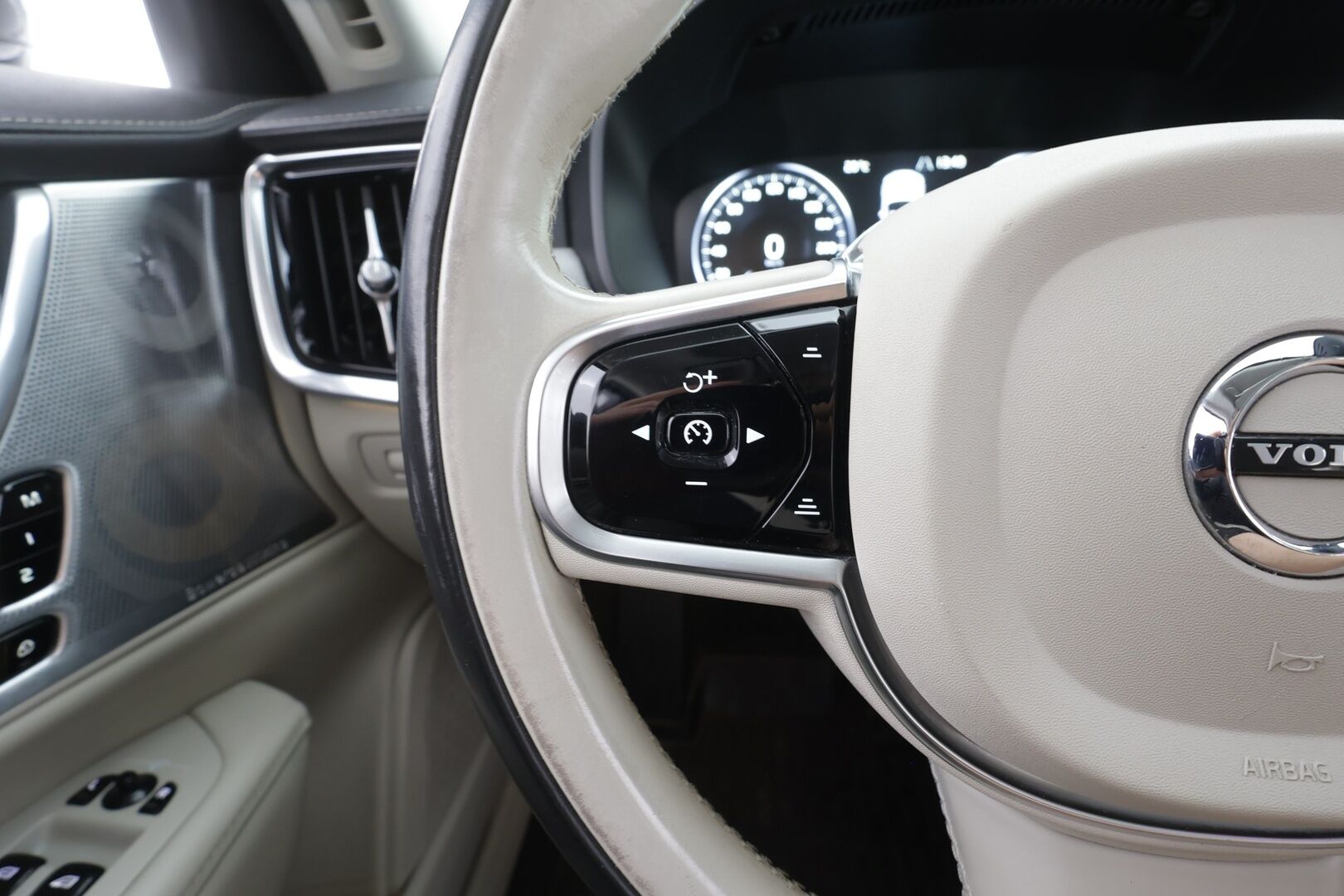 Volvo S90 2017 T6 AWD Inscription Pro - | ACC | Webasto | Koukku | HUD | B&O | Muistipenkit | Kattoluukku | Sporttinahat | Full-LED | 360-Kamera | Keyless | Kahdet Renkaat |