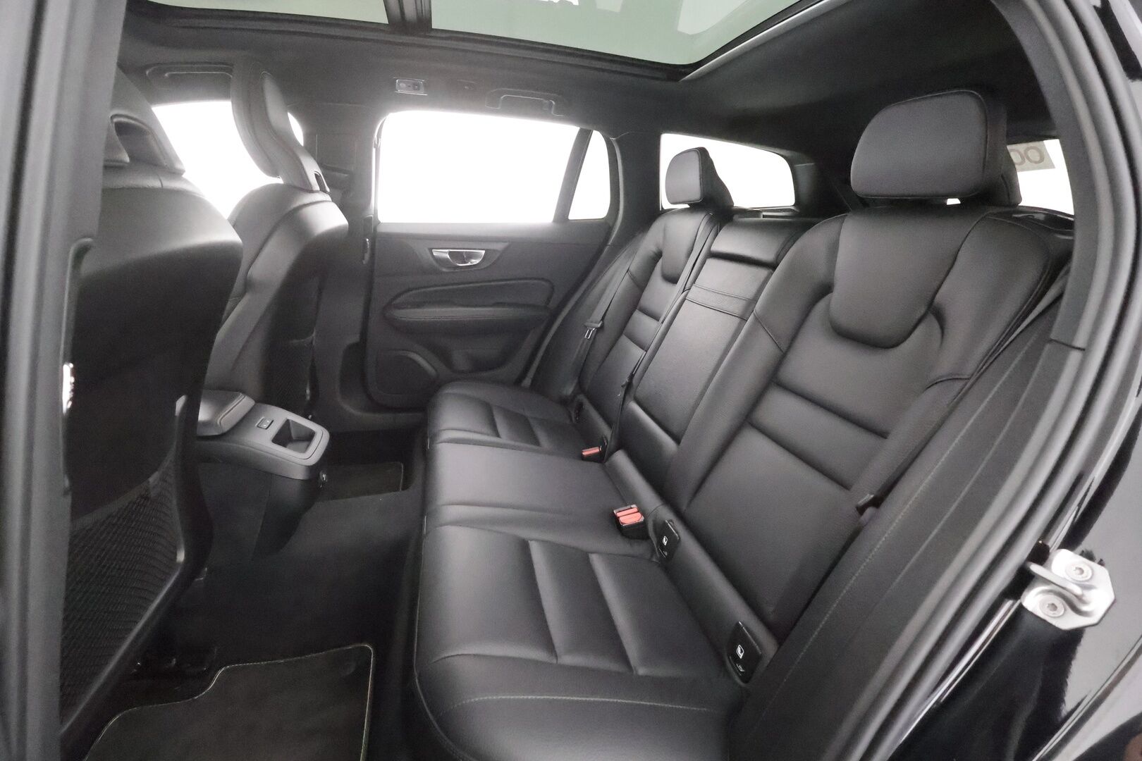 Volvo V60 2020 T5 AWD R-Design - | ACC | Styling Kit | Webasto | 360° | HUD | Sporttinahat | Panorama | Muistipenkki | Koukku | Pilot Assist | BLIS | Keyless | Full-LED | 