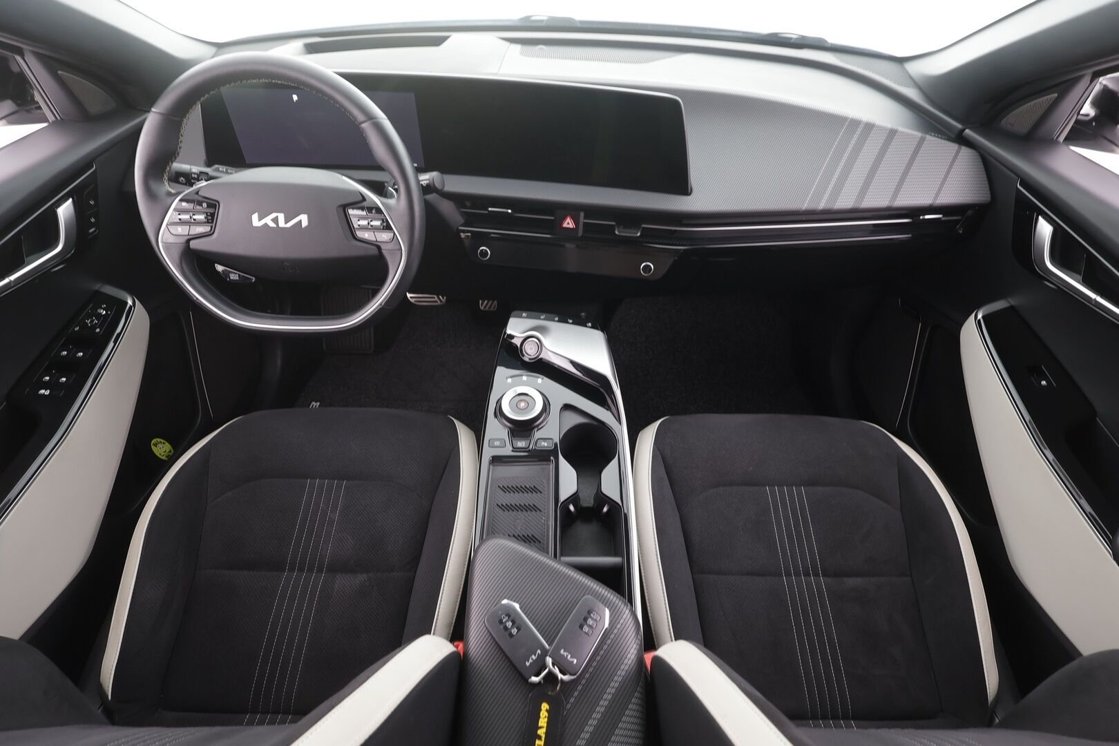 KIA EV6 2022 GT-Line AWD 77 kWh 325 hv - | HUD | ILP | ACC | Meridian | Ilmastoitu Muistipenkki | 360 | Lasikattoluukku | LED | Navi | Kaistavahti | Katveavustin | Keyless | Kahdet renkaat | Merkkihuollot |
