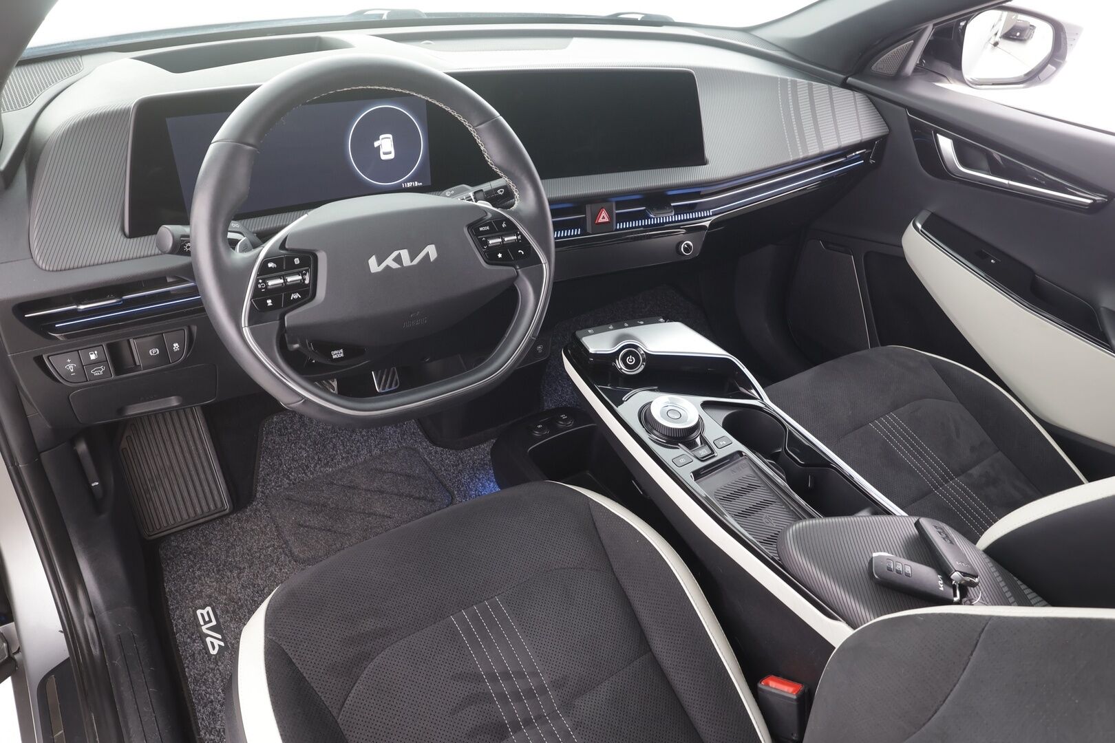 KIA EV6 2022 GT-Line AWD 77 kWh 325 hv - | HUD | ILP | ACC | Meridian | Ilmastoitu Muistipenkki | 360 | Lasikattoluukku | LED | Navi | Kaistavahti | Katveavustin | Keyless | Kahdet renkaat | Merkkihuollot |