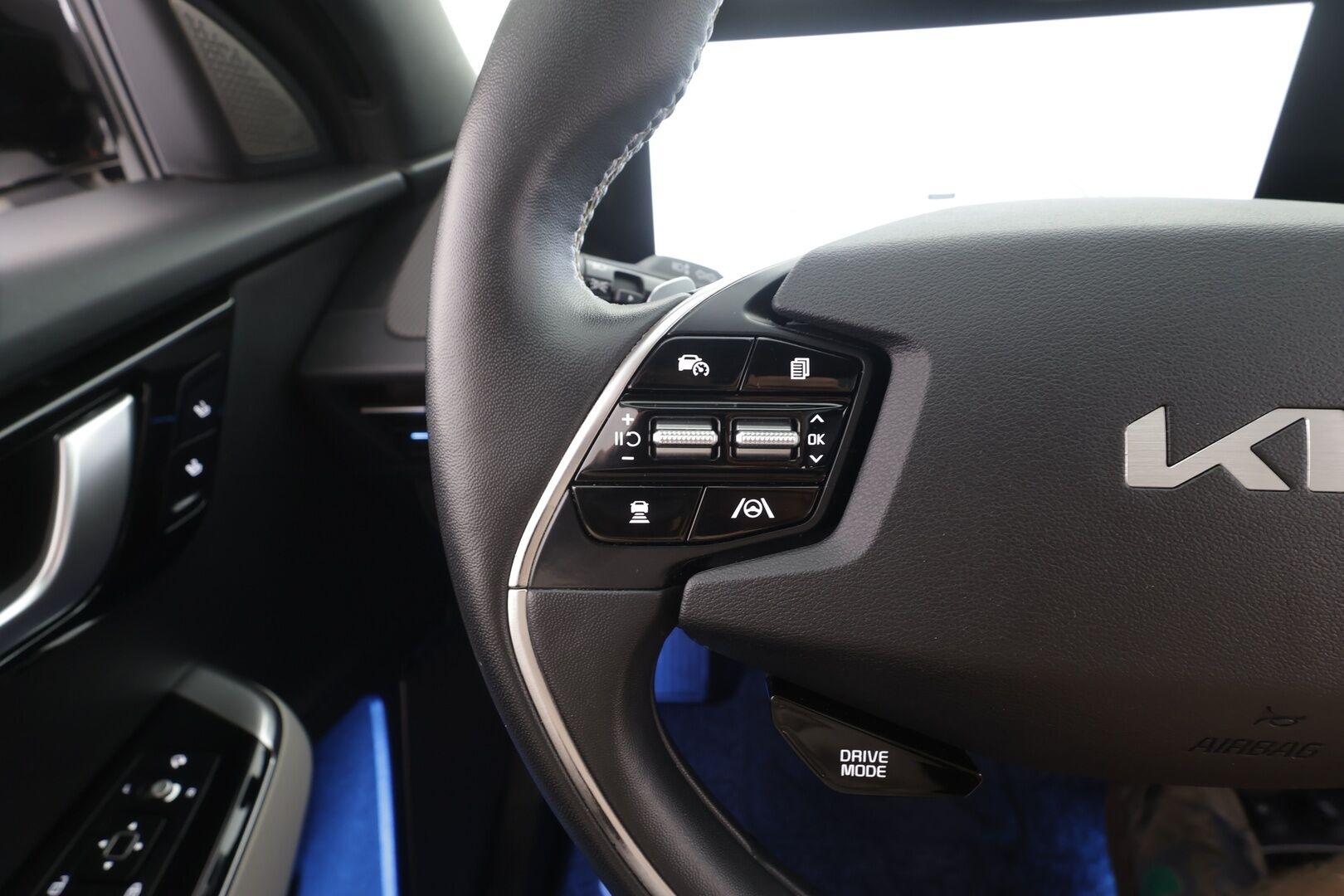 KIA EV6 2022 GT-Line AWD 77 kWh 325 hv - | HUD | ILP | ACC | Meridian | Ilmastoitu Muistipenkki | 360 | Lasikattoluukku | LED | Navi | Kaistavahti | Katveavustin | Keyless | Kahdet renkaat | Merkkihuollot |