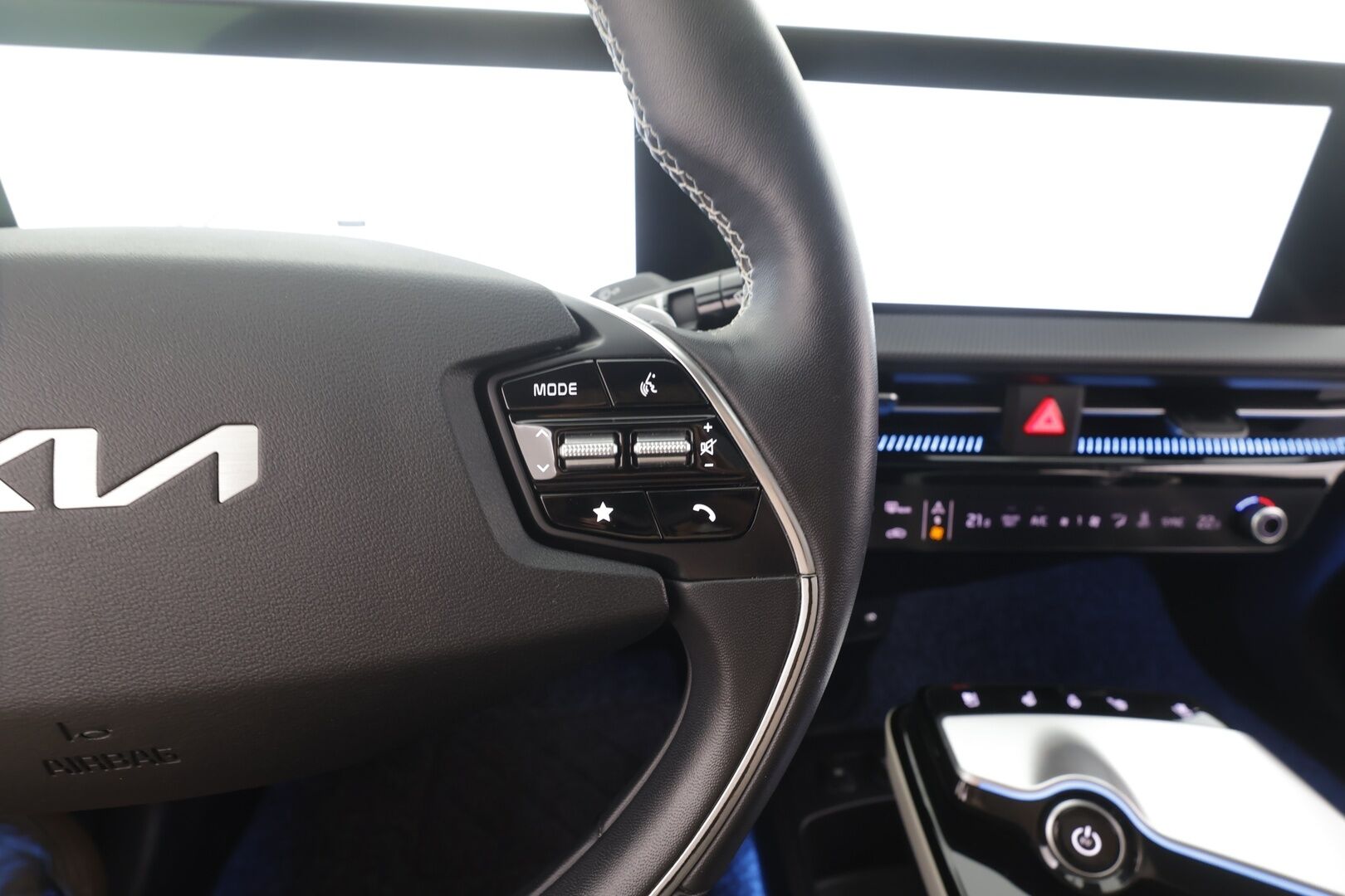 KIA EV6 2022 GT-Line AWD 77 kWh 325 hv - | HUD | ILP | ACC | Meridian | Ilmastoitu Muistipenkki | 360 | Lasikattoluukku | LED | Navi | Kaistavahti | Katveavustin | Keyless | Kahdet renkaat | Merkkihuollot |