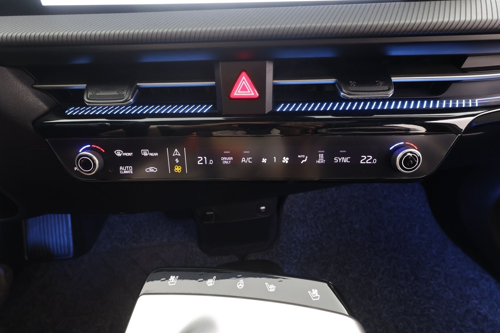 KIA EV6 2022 GT-Line AWD 77 kWh 325 hv - | HUD | ILP | ACC | Meridian | Ilmastoitu Muistipenkki | 360 | Lasikattoluukku | LED | Navi | Kaistavahti | Katveavustin | Keyless | Kahdet renkaat | Merkkihuollot |