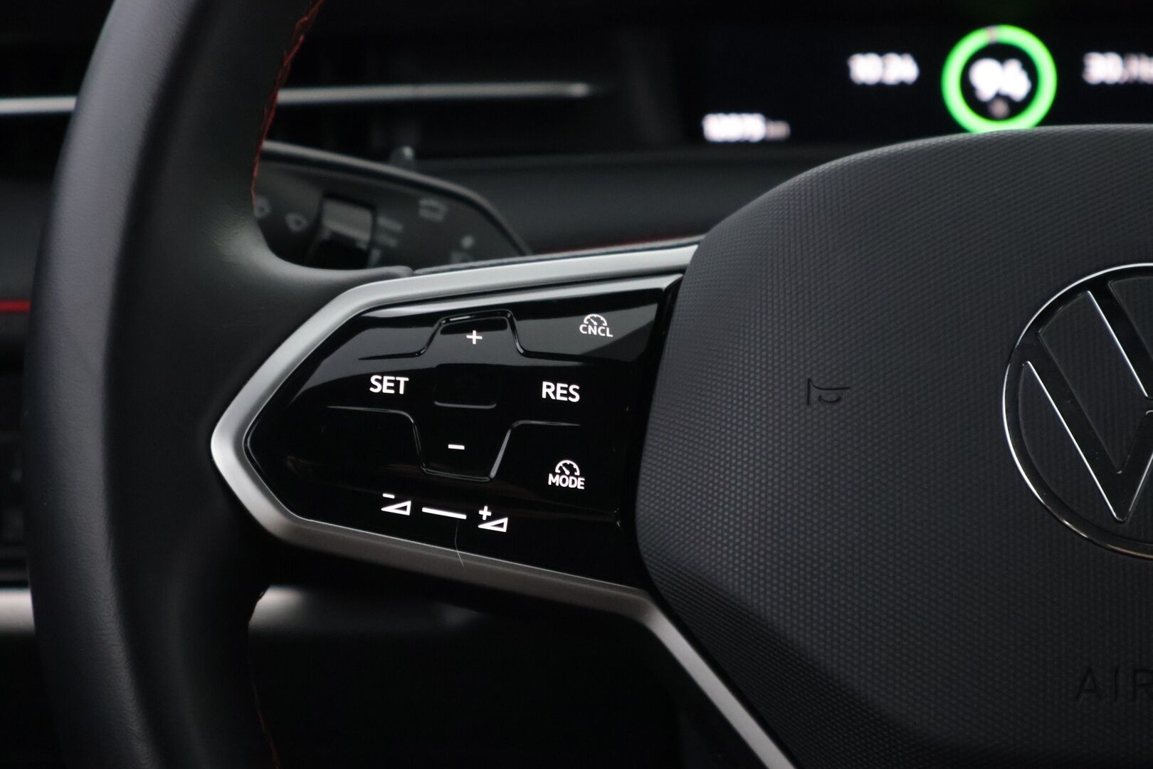 Volkswagen ID.7 2024 Tourer GTX 4MOTION 250 kW Akku 86 kWh - Lämpöpumppu | Vetokoukku | ACC | iQ Matrix LED | HUD | 360-Kamera   | Ratinlämmitys | KeylessGo | Travel Assist | 2x Renkaat Aluvantein!