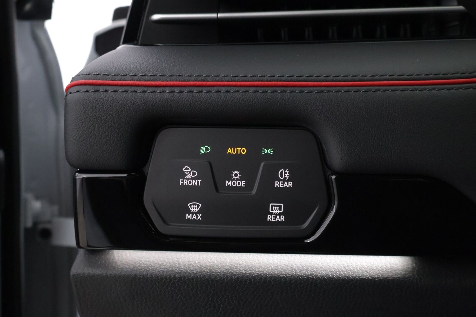 Volkswagen ID.7 2024 Tourer GTX 4MOTION 250 kW Akku 86 kWh - Lämpöpumppu | Vetokoukku | ACC | iQ Matrix LED | HUD | 360-Kamera   | Ratinlämmitys | KeylessGo | Travel Assist | 2x Renkaat Aluvantein!