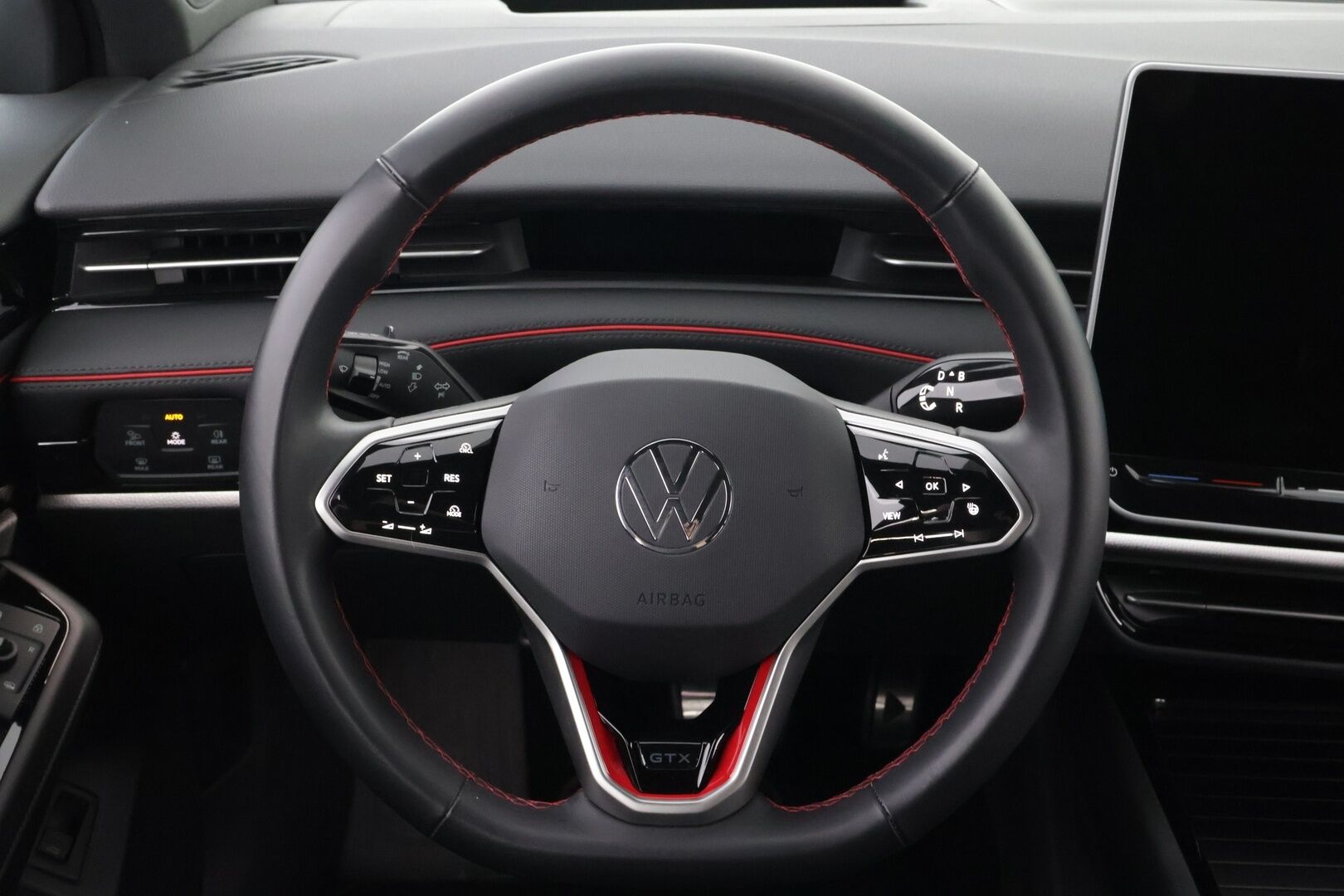 Volkswagen ID.7 2024 Tourer GTX 4MOTION 250 kW Akku 86 kWh - Lämpöpumppu | Vetokoukku | ACC | iQ Matrix LED | HUD | 360-Kamera   | Ratinlämmitys | KeylessGo | Travel Assist | 2x Renkaat Aluvantein!