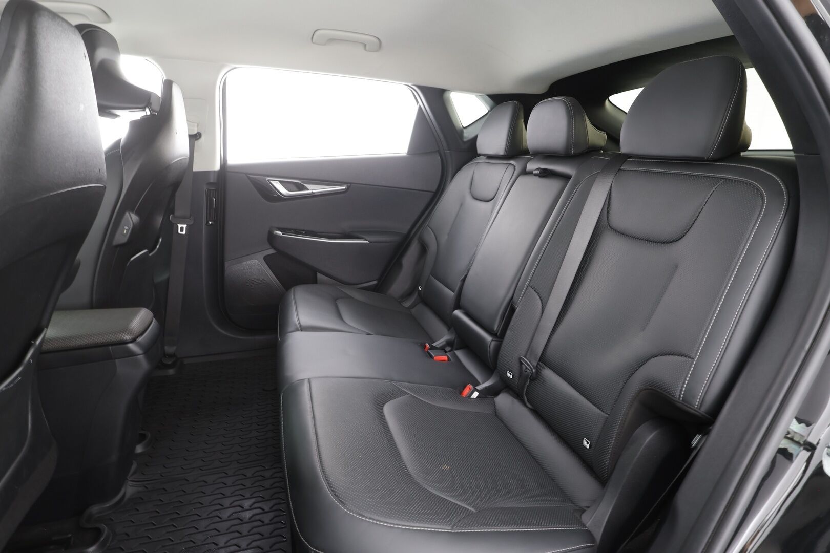 KIA EV6 2023 AWD 77 kWh 325 hv - | ACC | ILP | Koukku | Ilmastoidut nahat | Muistipenkki | 360° | HDA | Ambient | Keyless | Sähk. takaluukku | 2x renkaat aluin | ALV | 
