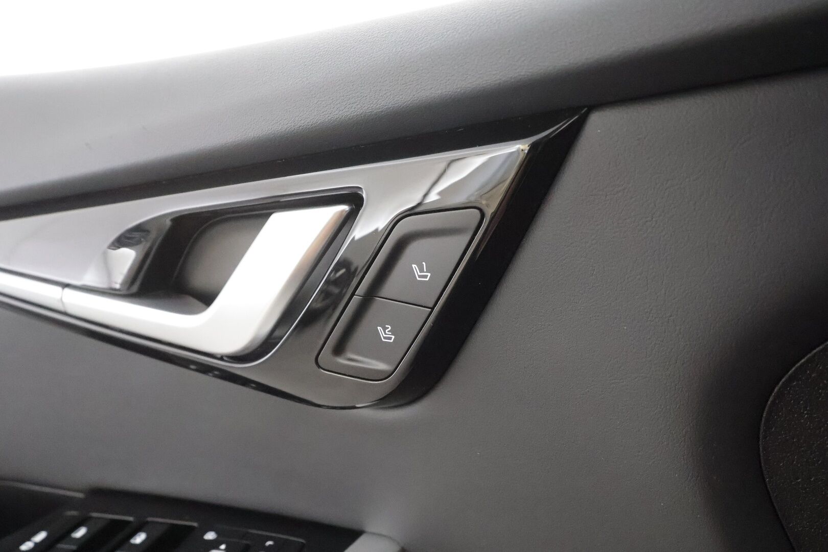 KIA EV6 2023 AWD 77 kWh 325 hv - | ACC | ILP | Koukku | Ilmastoidut nahat | Muistipenkki | 360° | HDA | Ambient | Keyless | Sähk. takaluukku | 2x renkaat aluin | ALV | 