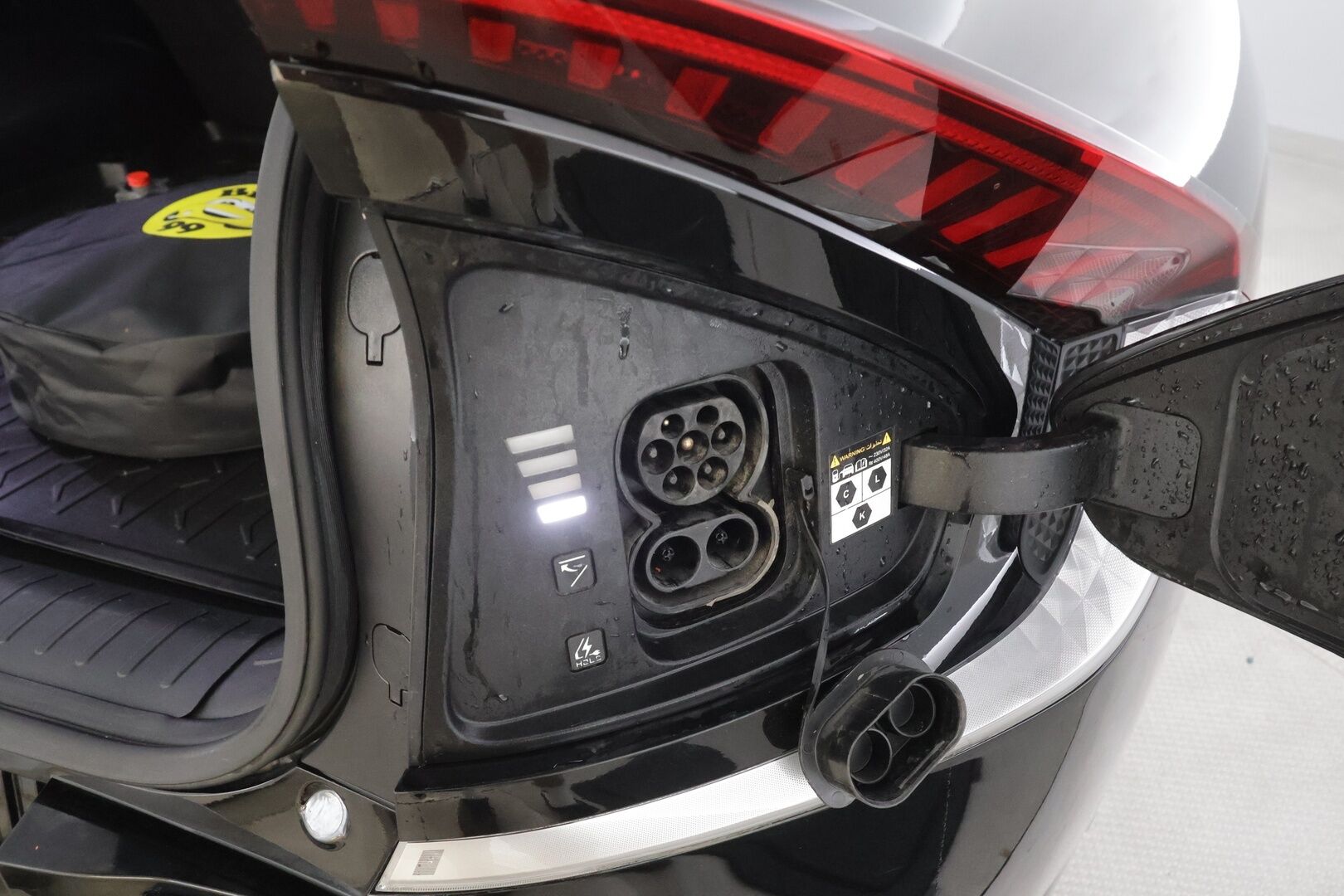 KIA EV6 2023 AWD 77 kWh 325 hv - | ACC | ILP | Koukku | Ilmastoidut nahat | Muistipenkki | 360° | HDA | Ambient | Keyless | Sähk. takaluukku | 2x renkaat aluin | ALV | 
