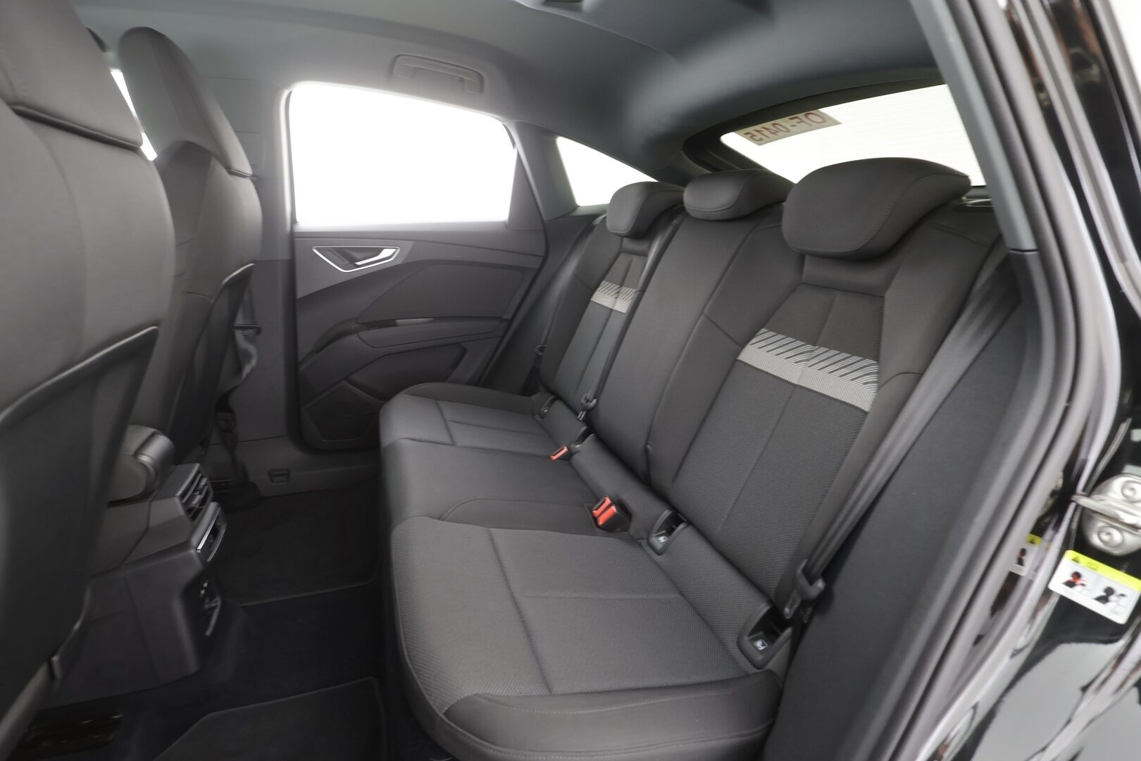 AUDI Q4 E-TRON 2024 50 e-tron quattro Sportback - | ILP | Koukku | ACC | Matrix-LED | P.Kamera | Sporttipenkit | Kaistavahti | 2x Latauskaapelit | Kahdet renkaat | Merkkihuollot |
