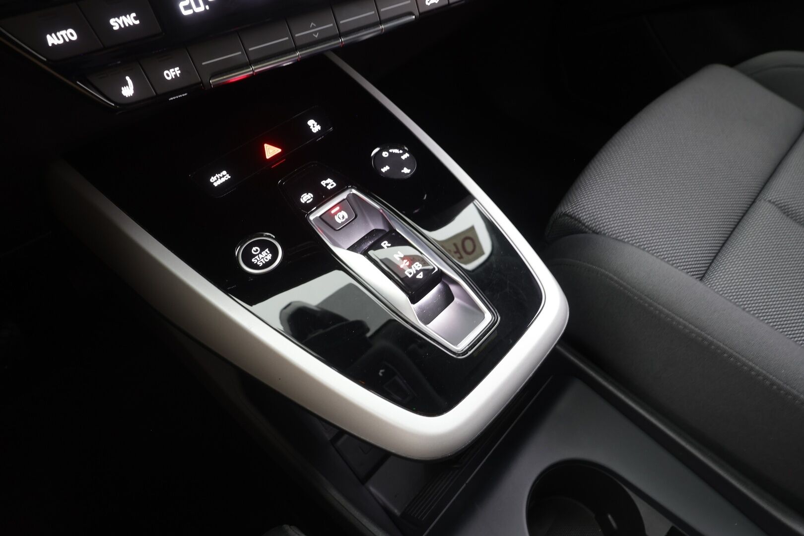 AUDI Q4 E-TRON 2024 50 e-tron quattro Sportback - | ILP | Koukku | ACC | Matrix-LED | P.Kamera | Sporttipenkit | Kaistavahti | 2x Latauskaapelit | Kahdet renkaat | Merkkihuollot |