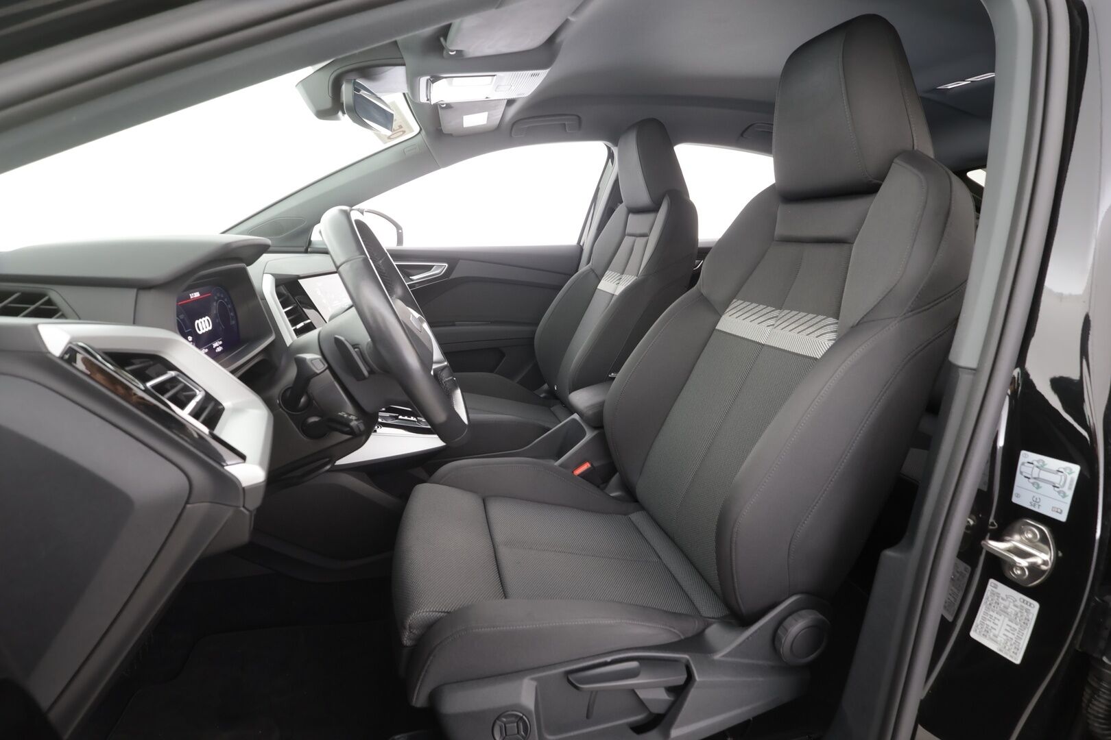 AUDI Q4 E-TRON 2024 50 e-tron quattro Sportback - | ILP | Koukku | ACC | Matrix-LED | P.Kamera | Sporttipenkit | Kaistavahti | 2x Latauskaapelit | Kahdet renkaat | Merkkihuollot |