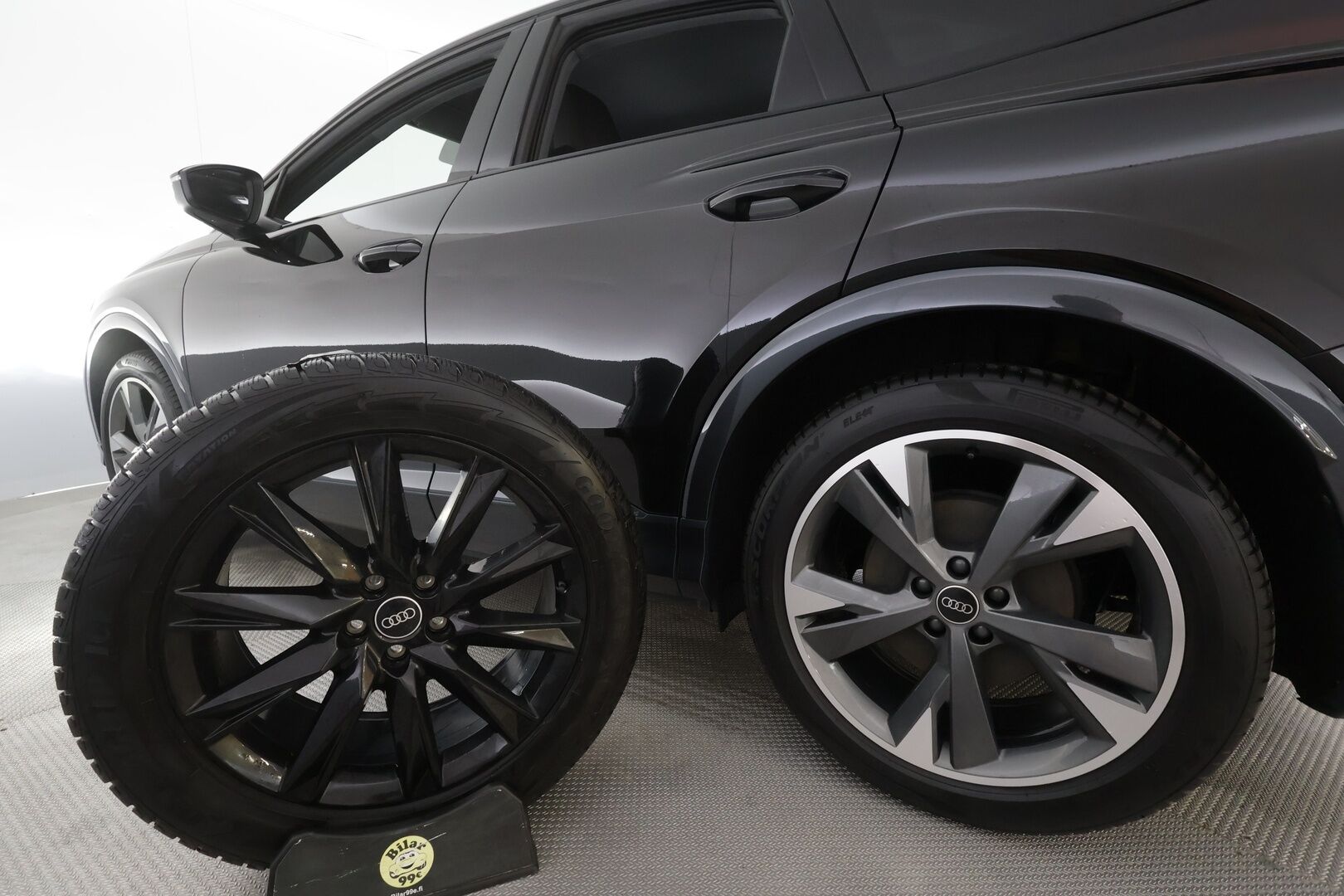 AUDI Q4 E-TRON 2024 50 e-tron quattro Sportback - | ILP | Koukku | ACC | Matrix-LED | P.Kamera | Sporttipenkit | Kaistavahti | 2x Latauskaapelit | Kahdet renkaat | Merkkihuollot |