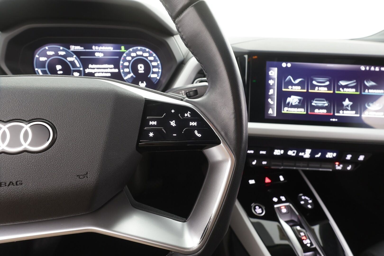 AUDI Q4 E-TRON 2024 50 e-tron quattro Sportback - | ILP | Koukku | ACC | Matrix-LED | P.Kamera | Sporttipenkit | Kaistavahti | 2x Latauskaapelit | Kahdet renkaat | Merkkihuollot |