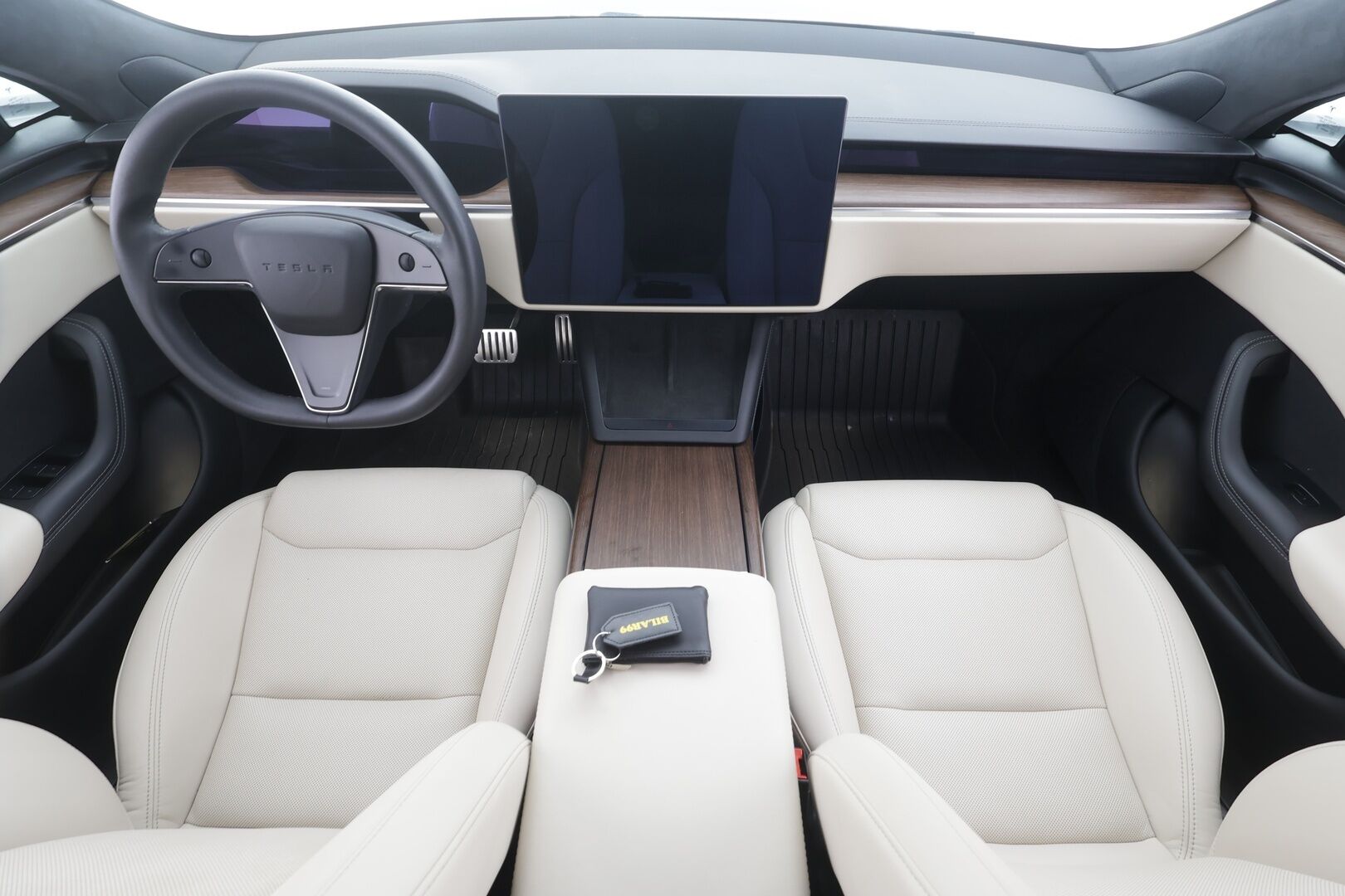 TESLA MODEL S 2023 100kWh Long Range AWD - | Koukku | Ilma-alusta | ILP | ACC | Matrix-LED | Lasikatto | P.Kamera | Ilmastoitu Muistipenkki | Premium Audio | Navi | Keyless  | 2x Latauskaapelit | Kahdet renkaat |