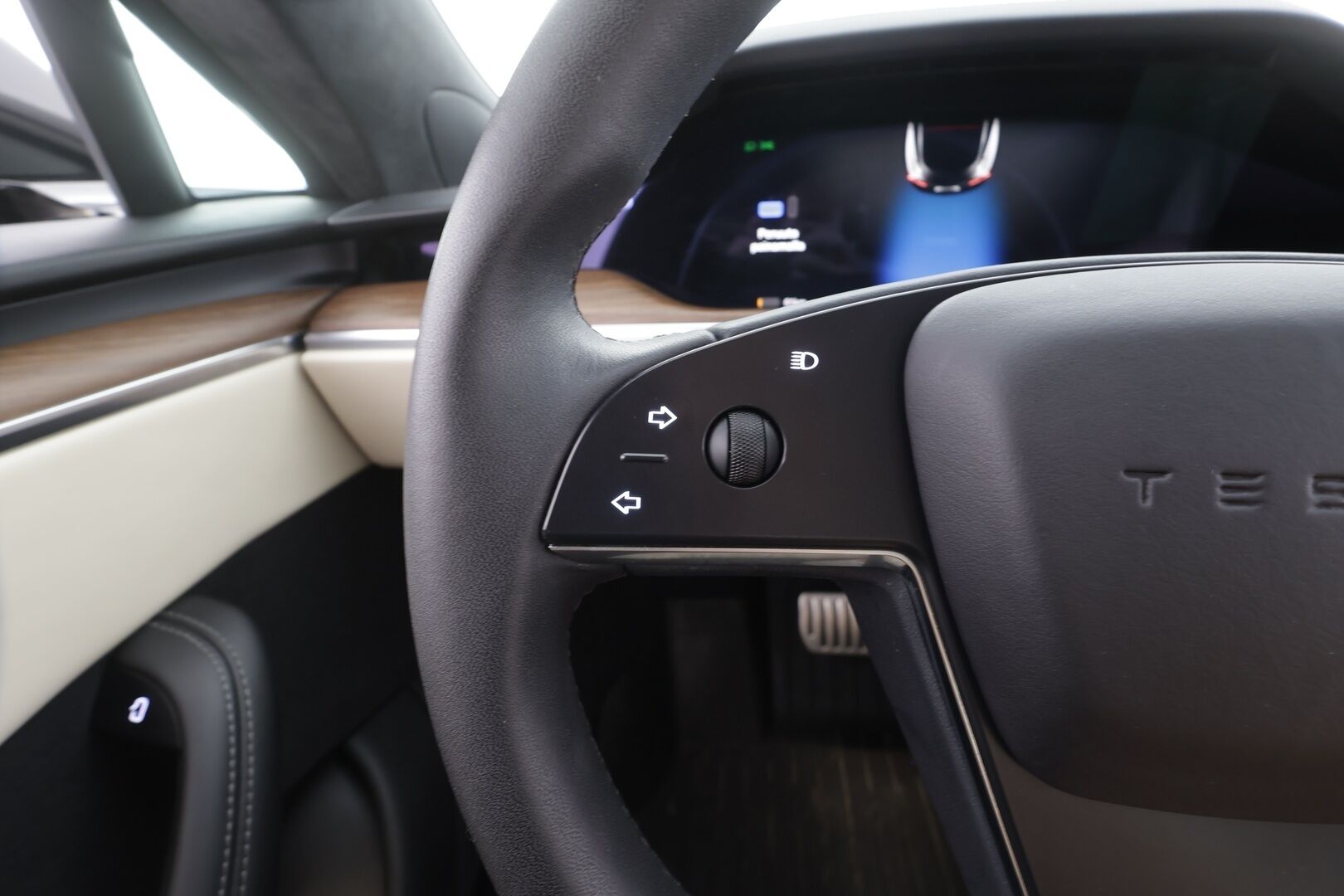 TESLA MODEL S 2023 100kWh Long Range AWD - | Koukku | Ilma-alusta | ILP | ACC | Matrix-LED | Lasikatto | P.Kamera | Ilmastoitu Muistipenkki | Premium Audio | Navi | Keyless  | 2x Latauskaapelit | Kahdet renkaat |