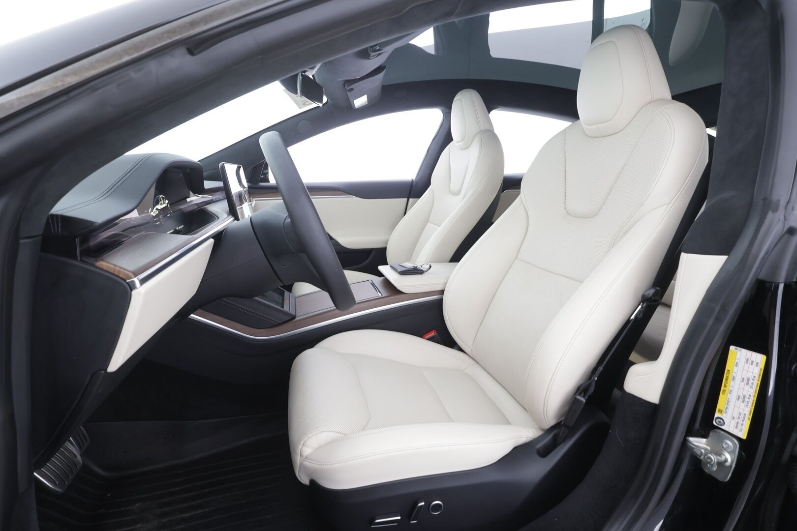TESLA MODEL S 2023 100kWh Long Range AWD - | Koukku | Ilma-alusta | ILP | ACC | Matrix-LED | Lasikatto | P.Kamera | Ilmastoitu Muistipenkki | Premium Audio | Navi | Keyless  | 2x Latauskaapelit | Kahdet renkaat |