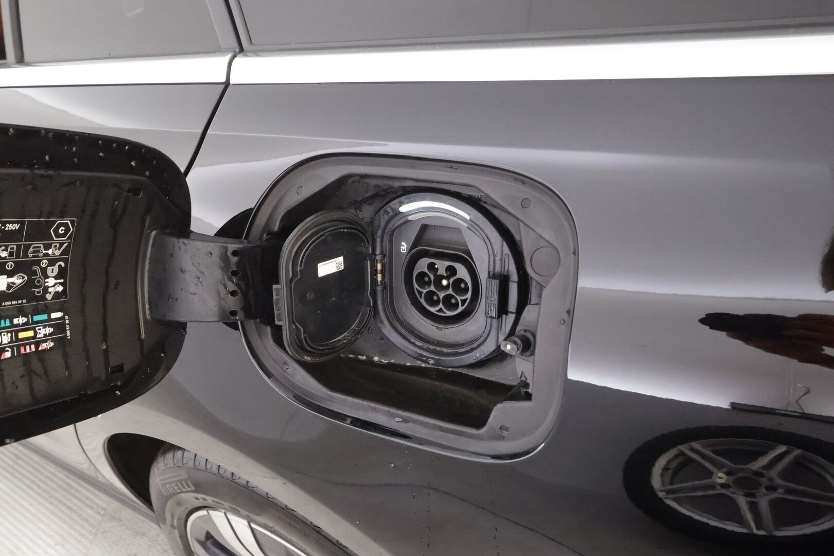 MERCEDES-BENZ C 2023 300e T a 9G-Tronic Avantgarde - | Distronic Pro | Akkukäyttöinen | Koukku | Ruskeat Nahat | P.Kamera | Burmester | LED High Performance | Kahdet Renkaat |