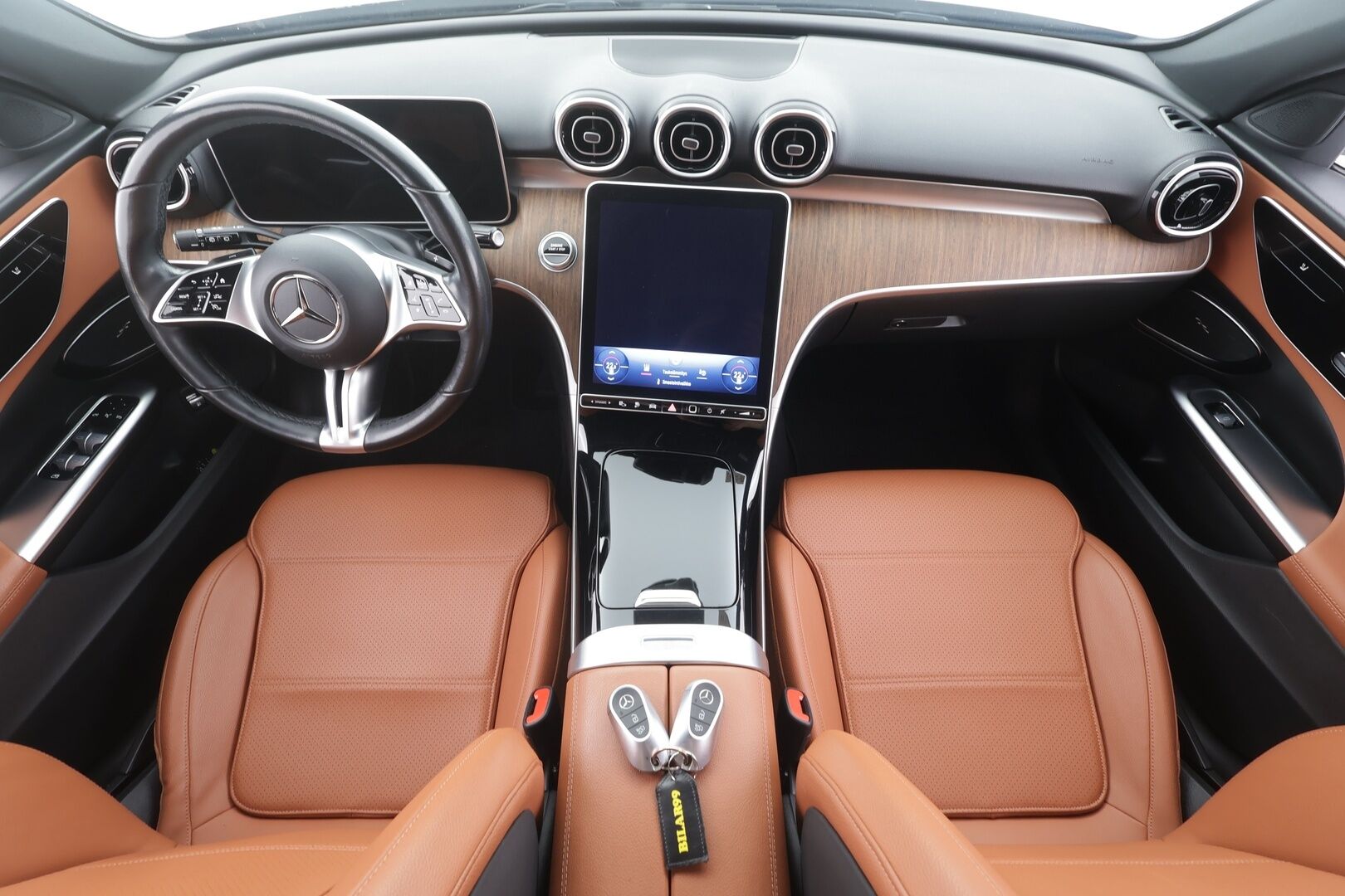 MERCEDES-BENZ C 2023 300e T a 9G-Tronic Avantgarde - | Distronic Pro | Akkukäyttöinen | Koukku | Ruskeat Nahat | P.Kamera | Burmester | LED High Performance | Kahdet Renkaat |