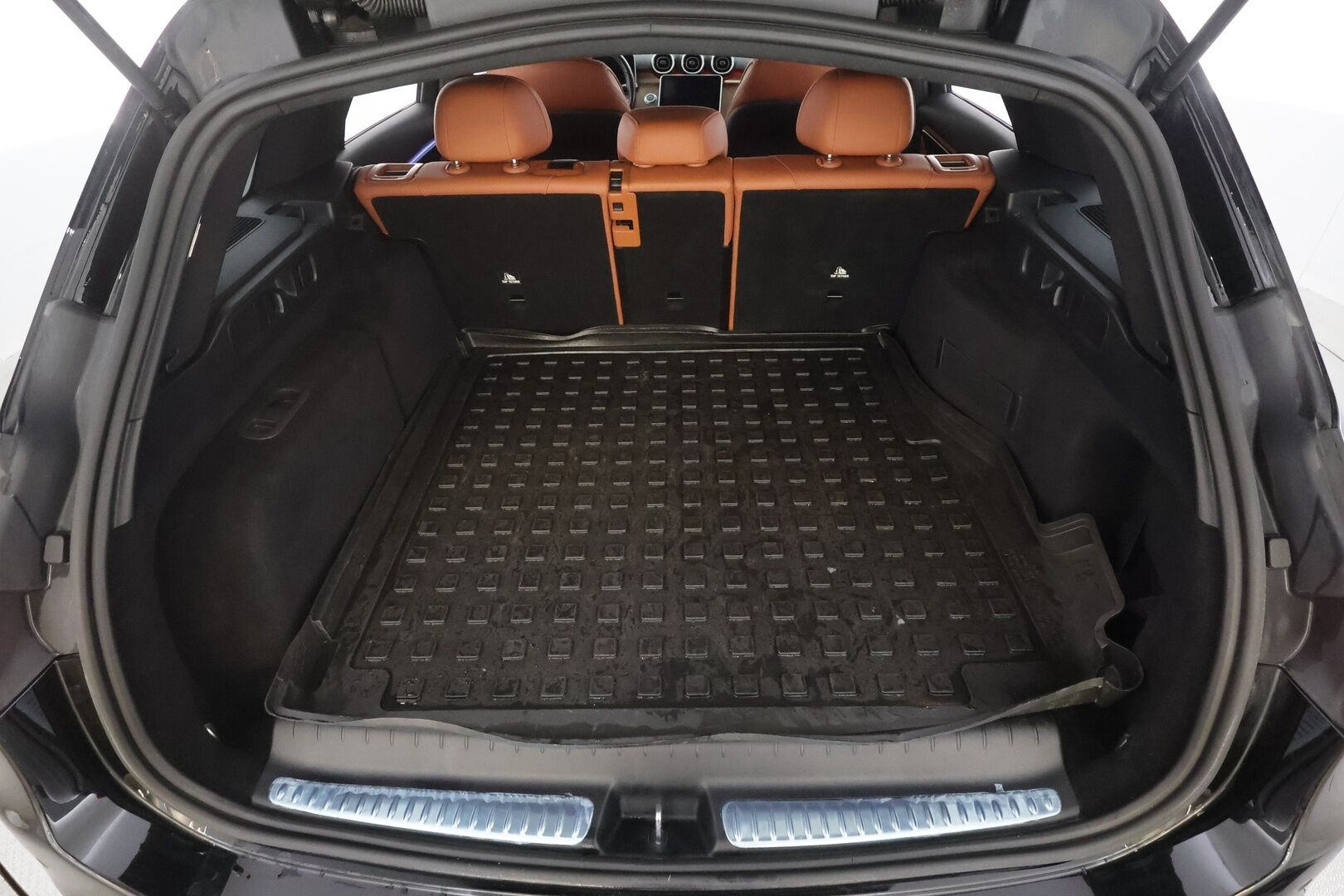 MERCEDES-BENZ C 2023 300e T a 9G-Tronic Avantgarde - | Distronic Pro | Akkukäyttöinen | Koukku | Ruskeat Nahat | P.Kamera | Burmester | LED High Performance | Kahdet Renkaat |