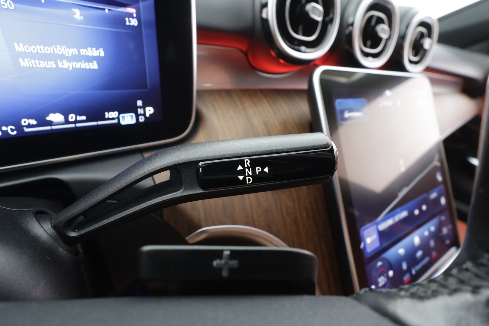 MERCEDES-BENZ C 2023 300e T a 9G-Tronic Avantgarde - | Distronic Pro | Akkukäyttöinen | Koukku | Ruskeat Nahat | P.Kamera | Burmester | LED High Performance | Kahdet Renkaat |