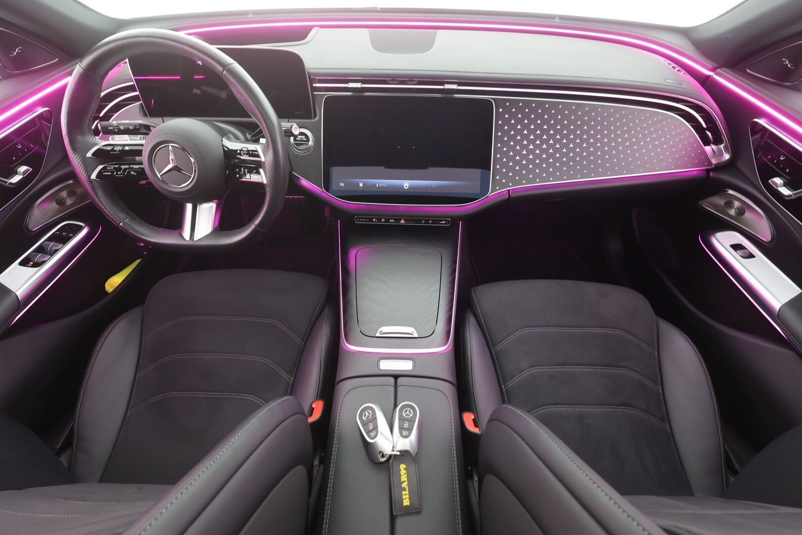 MERCEDES-BENZ E 2025 300 e T A AMG - | Distronic+ | HUD | Digital LED | Panorama | Burmester | Muistipenkit | 360-Kamera | Puolinahat | keyless | Apple&Android | AMG sisä- ja ulkopaketti | Akku kuntotarkastettu | Puhdas Carvertical |