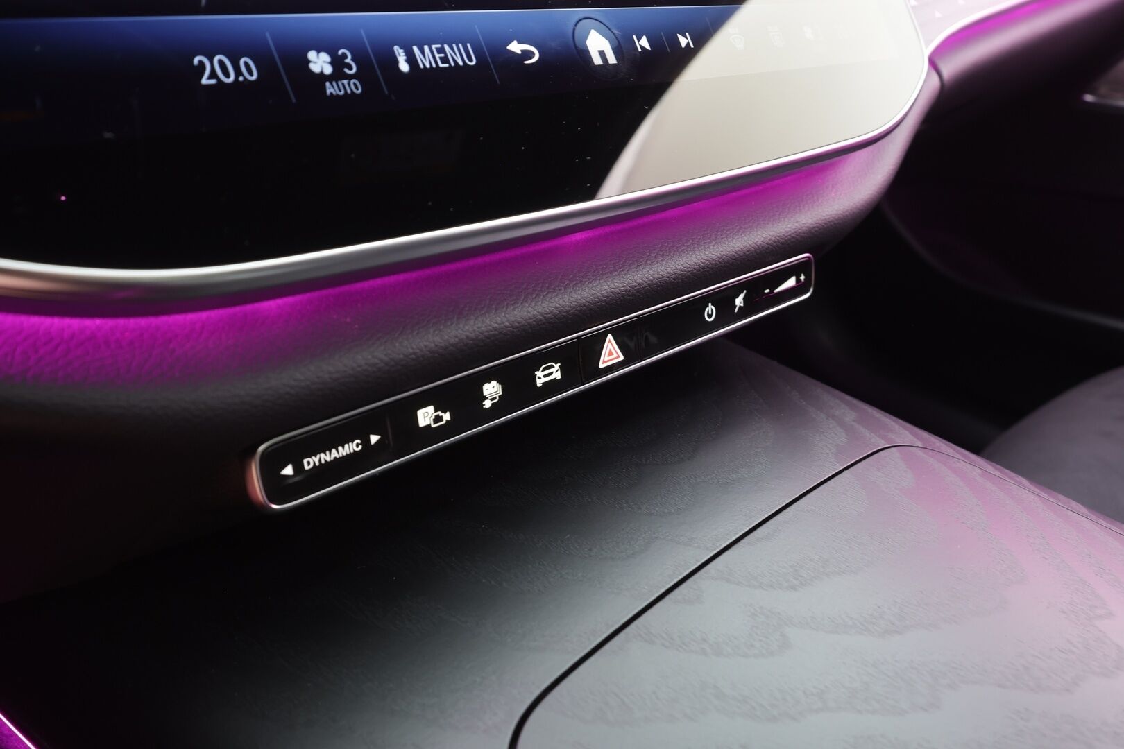 MERCEDES-BENZ E 2025 300 e T A AMG - | Distronic+ | HUD | Digital LED | Panorama | Burmester | Muistipenkit | 360-Kamera | Puolinahat | keyless | Apple&Android | AMG sisä- ja ulkopaketti | Akku kuntotarkastettu | Puhdas Carvertical |