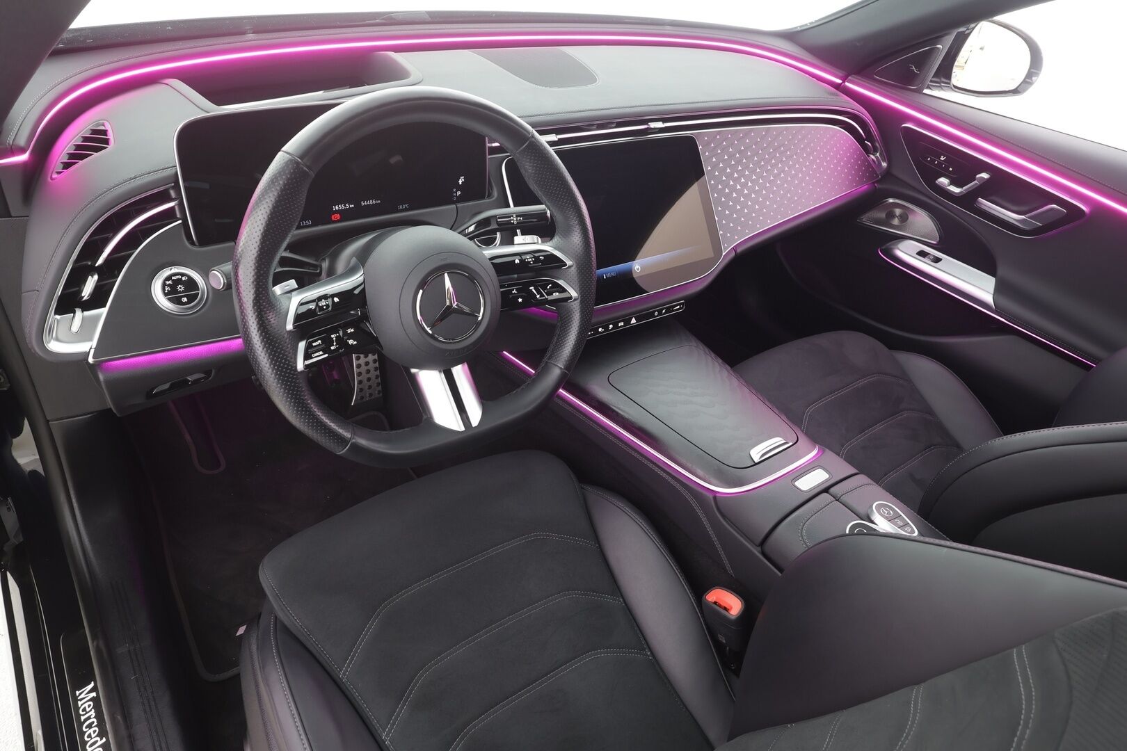 MERCEDES-BENZ E 2025 300 e T A AMG - | Distronic+ | HUD | Digital LED | Panorama | Burmester | Muistipenkit | 360-Kamera | Puolinahat | keyless | Apple&Android | AMG sisä- ja ulkopaketti | Akku kuntotarkastettu | Puhdas Carvertical |