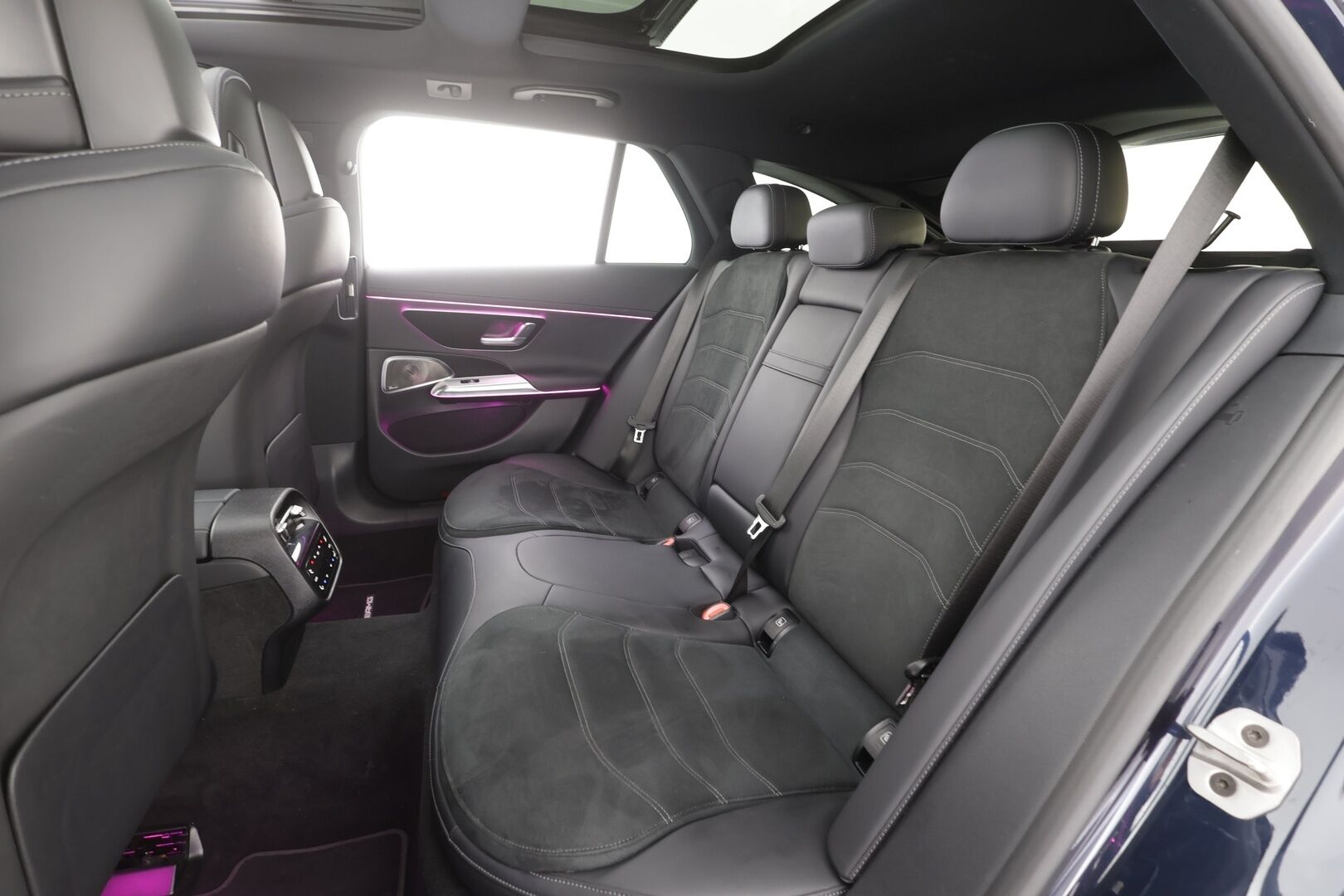 MERCEDES-BENZ E 2025 300 e T A AMG - | Distronic+ | HUD | Digital LED | Panorama | Burmester | Muistipenkit | 360-Kamera | Puolinahat | keyless | Apple&Android | AMG sisä- ja ulkopaketti | Akku kuntotarkastettu | Puhdas Carvertical |