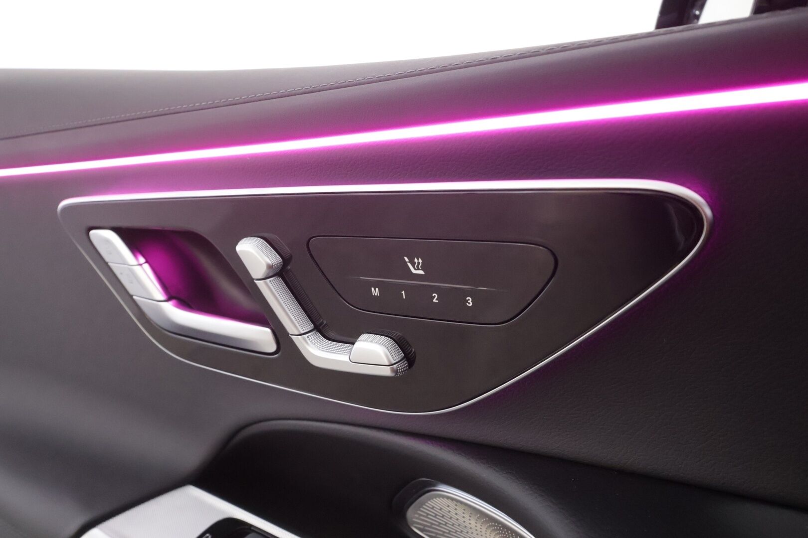 MERCEDES-BENZ E 2025 300 e T A AMG - | Distronic+ | HUD | Digital LED | Panorama | Burmester | Muistipenkit | 360-Kamera | Puolinahat | keyless | Apple&Android | AMG sisä- ja ulkopaketti | Akku kuntotarkastettu | Puhdas Carvertical |