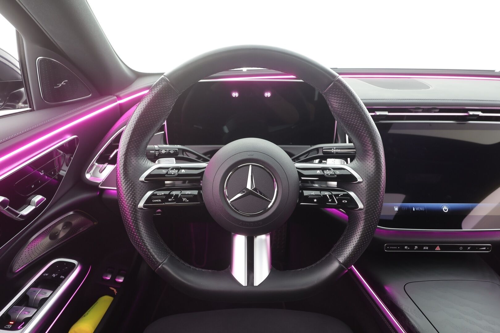 MERCEDES-BENZ E 2025 300 e T A AMG - | Distronic+ | HUD | Digital LED | Panorama | Burmester | Muistipenkit | 360-Kamera | Puolinahat | keyless | Apple&Android | AMG sisä- ja ulkopaketti | Akku kuntotarkastettu | Puhdas Carvertical |