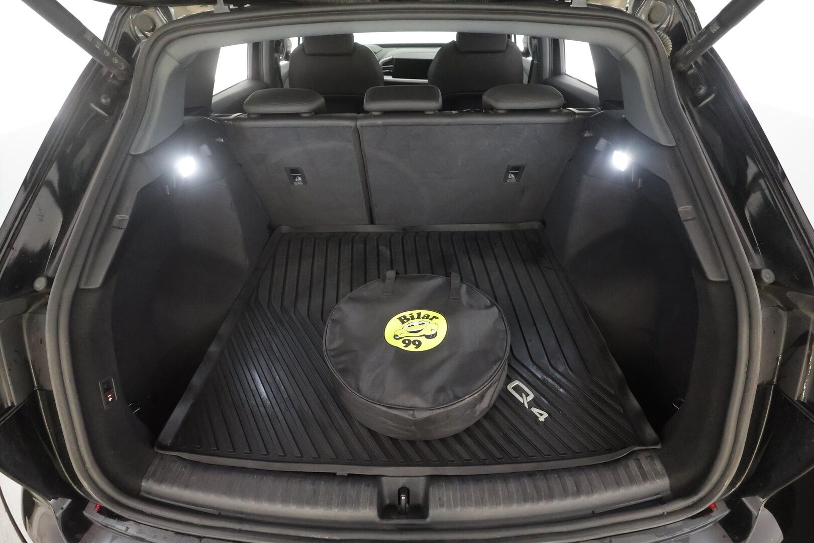 AUDI Q4 E-TRON 2023 50 Quattro Proline - | ACC | ILP | Koukku | Matrix-LED | Sporttipenkit | P.Kamera | Digimittaristo | Apple&Android | Merkkihuollettu | Kahdet Renkaat |