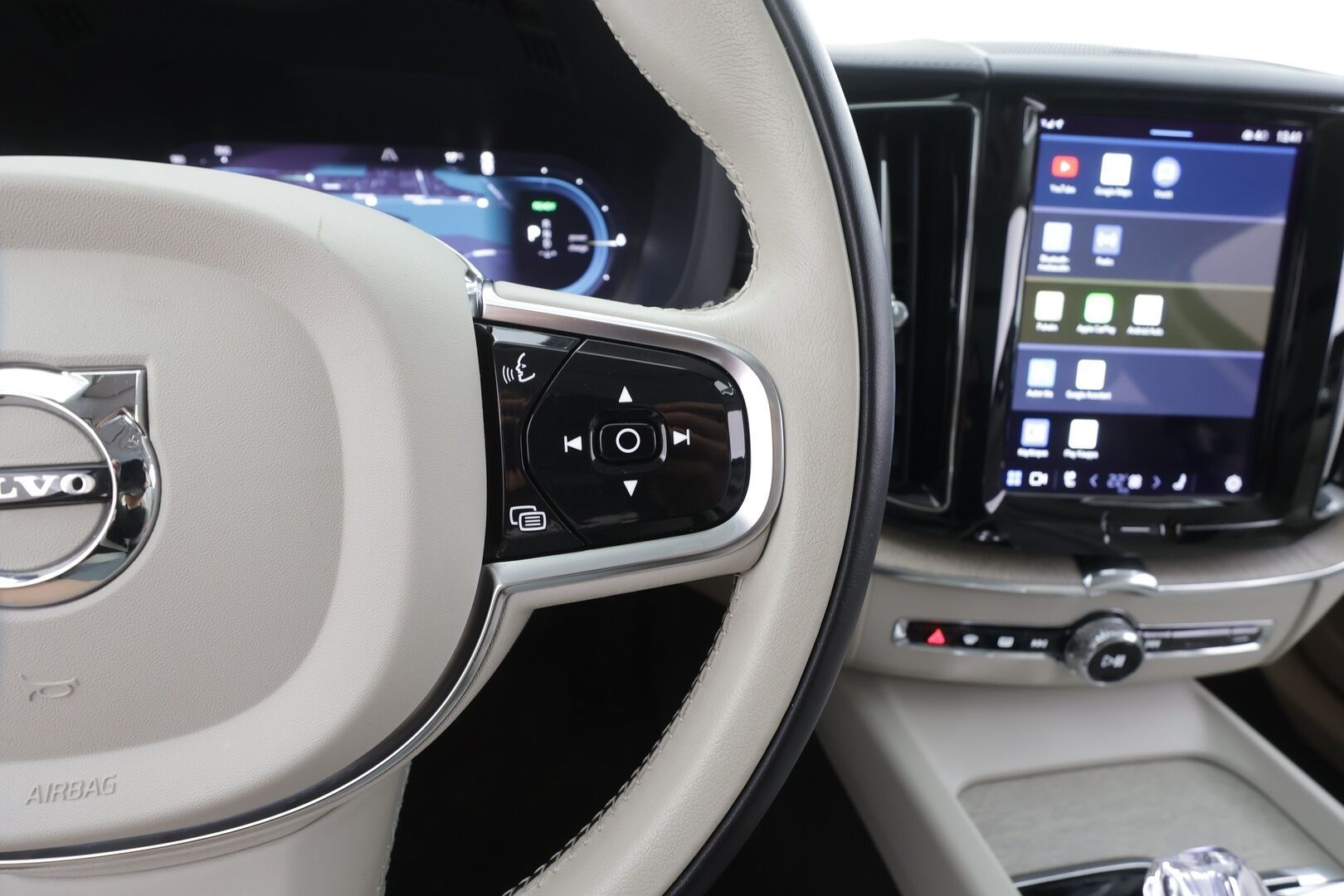 Volvo XC60 2022 T6 AWD Recharge Long Range Inscription - | ACC | Webasto | Koukku | Ilm. muistinahat | Harman/Kardon | 360° | Panorama | Pilot assist | Sporttipenkit | Merkkihuollot | 2x renkaat aluin |