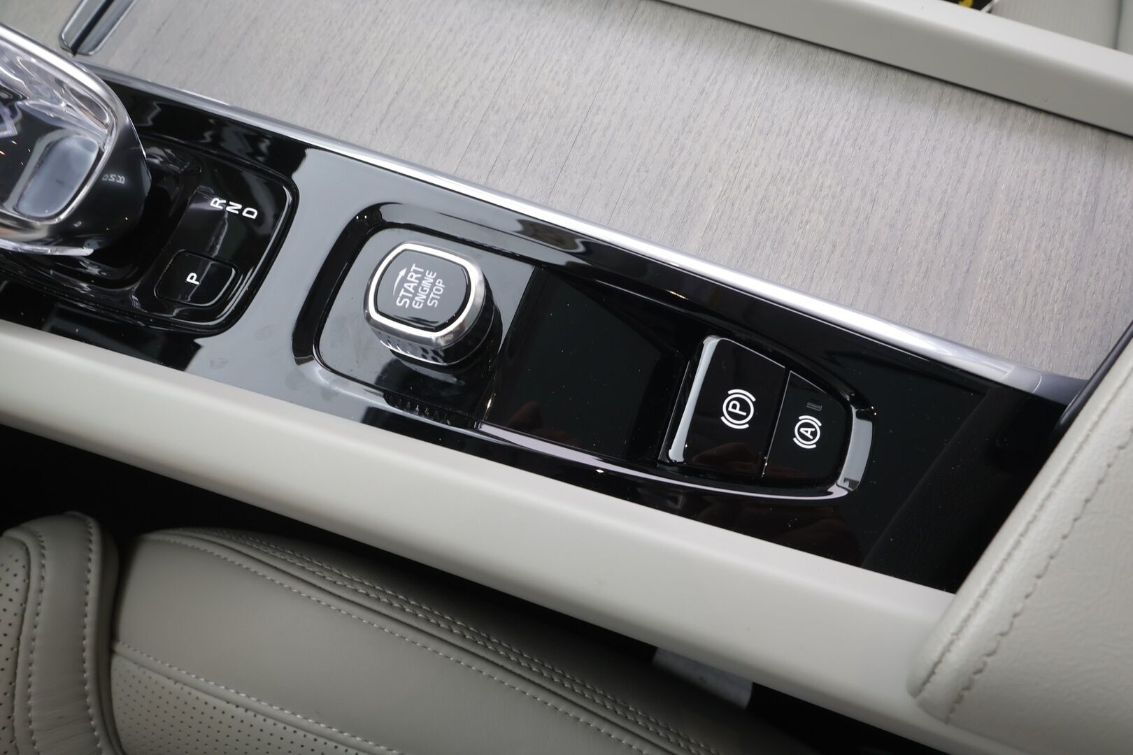 Volvo XC60 2022 T6 AWD Recharge Long Range Inscription - | ACC | Webasto | Koukku | Ilm. muistinahat | Harman/Kardon | 360° | Panorama | Pilot assist | Sporttipenkit | Merkkihuollot | 2x renkaat aluin |